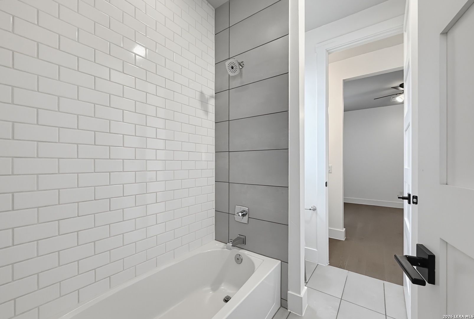 311 E Evergreen Unit: 18