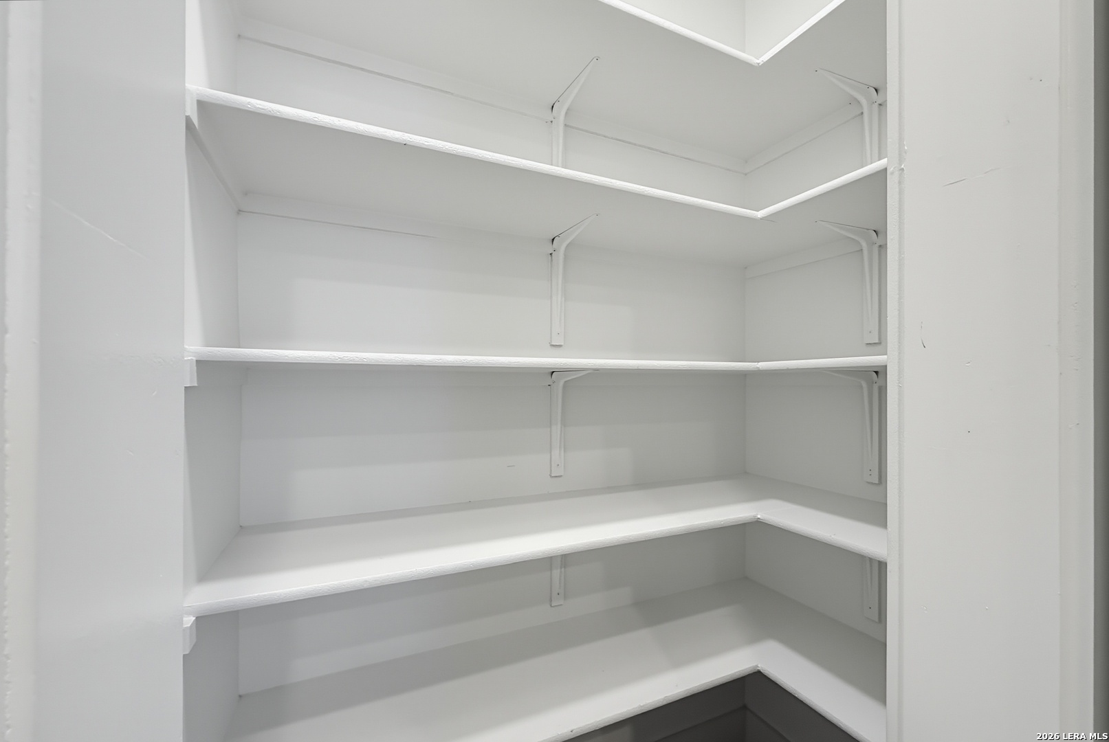311 E Evergreen Unit: 18