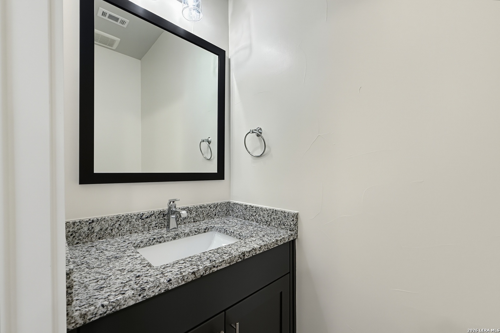 311 E Evergreen Unit: 18