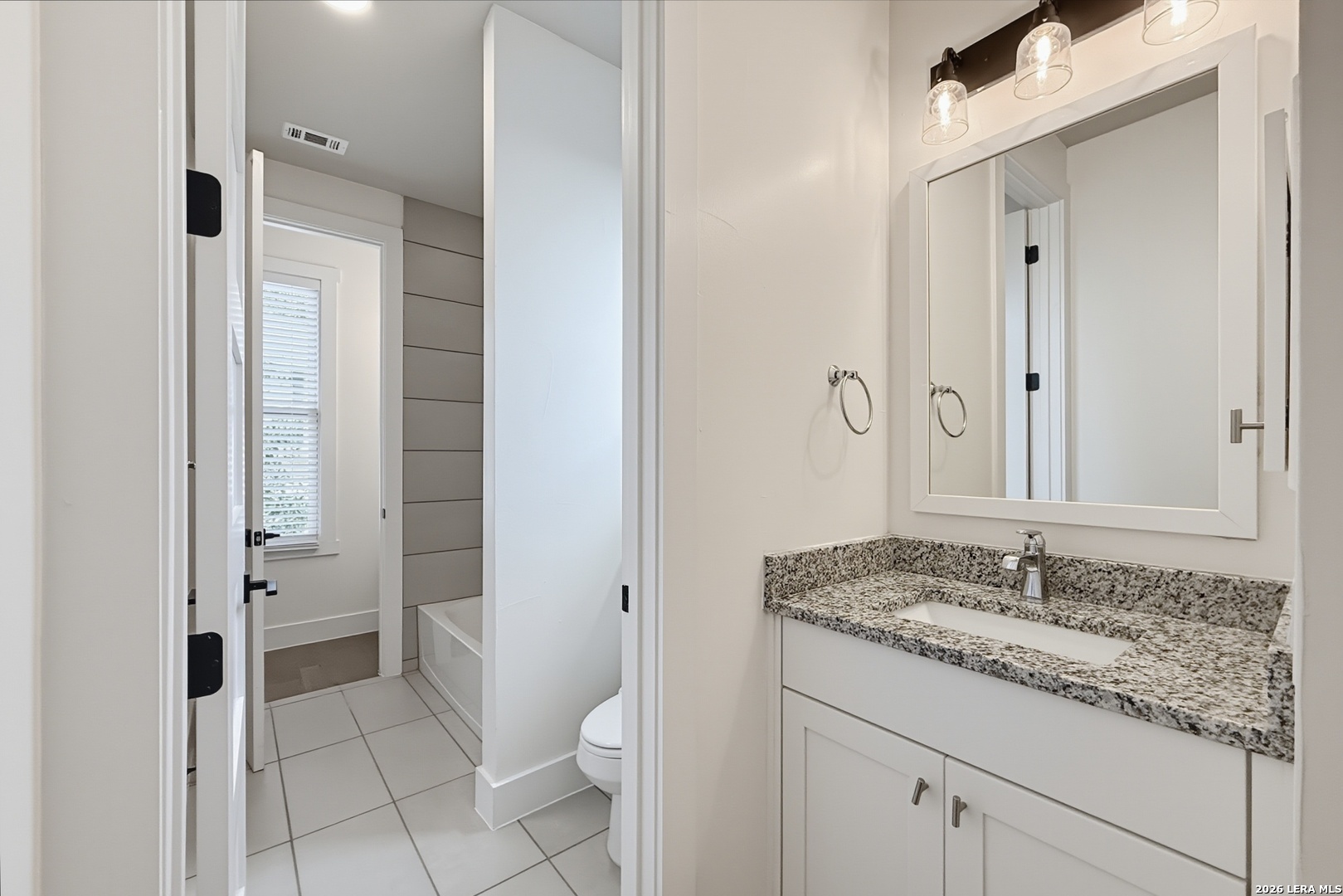 311 E Evergreen Unit: 18