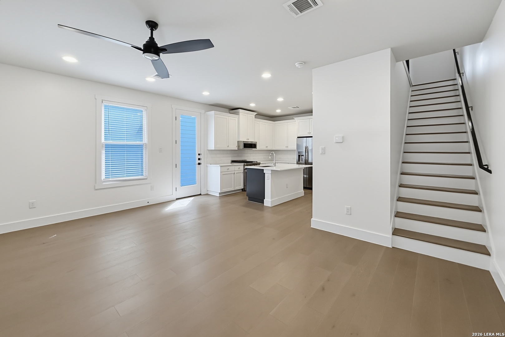 311 E Evergreen Unit: 18