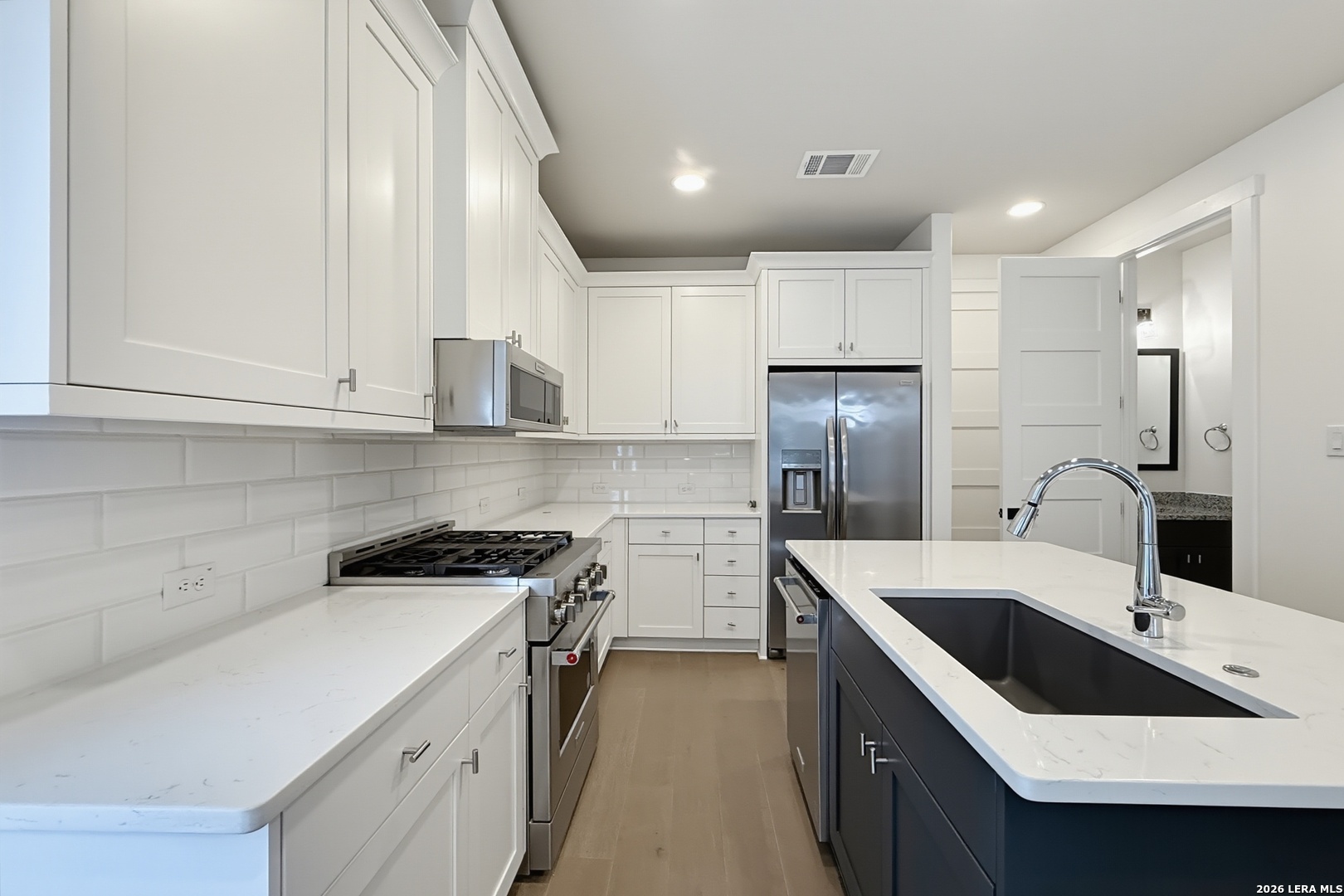 311 E Evergreen Unit: 18