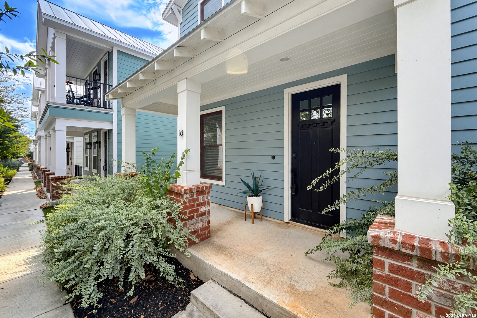 311 E Evergreen Unit: 18