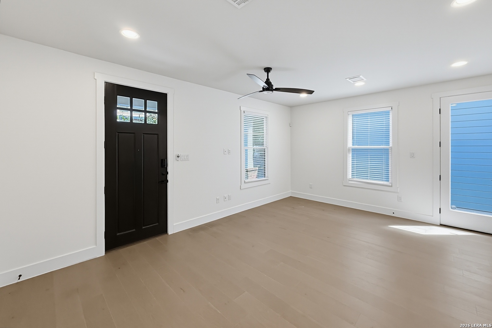 311 E Evergreen Unit: 18
