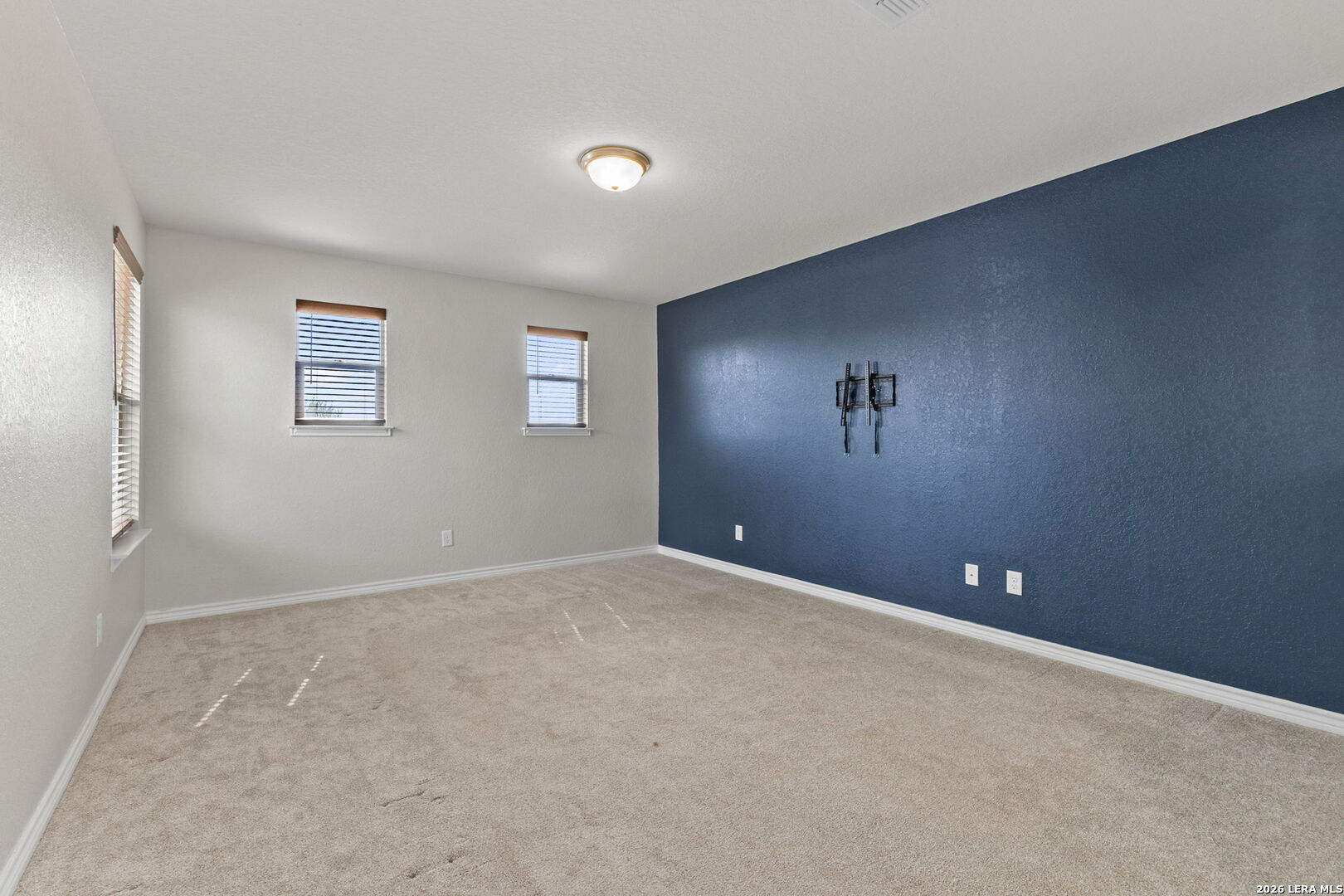 3326 PUTNAM FLDS