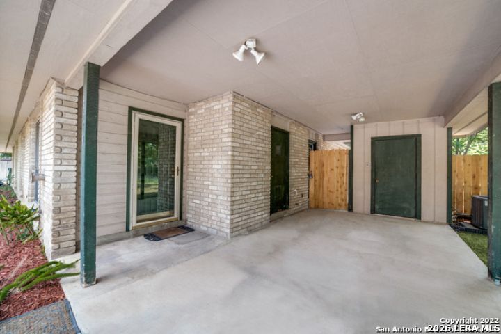 6639 Seneca Dr