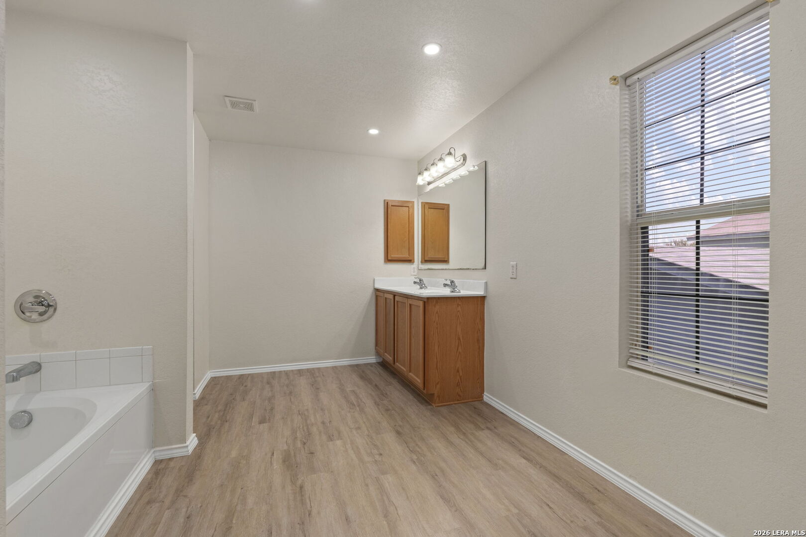 6011 Plumbago