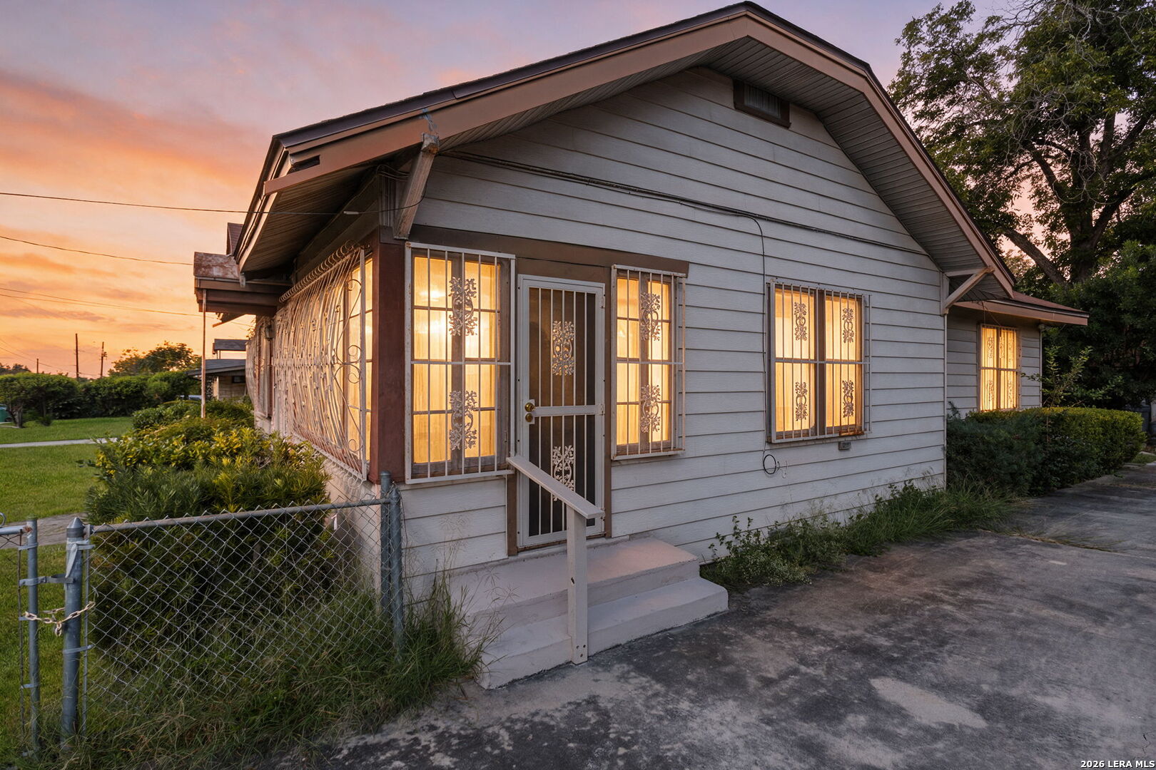 231 DUMOULIN AVE