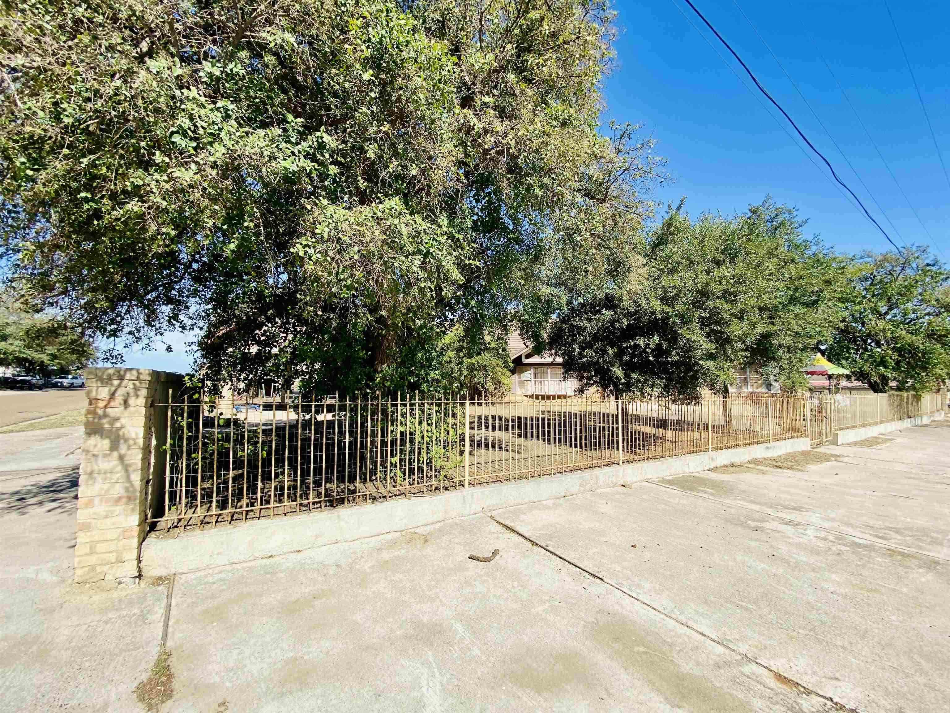 2002 Kennedy St