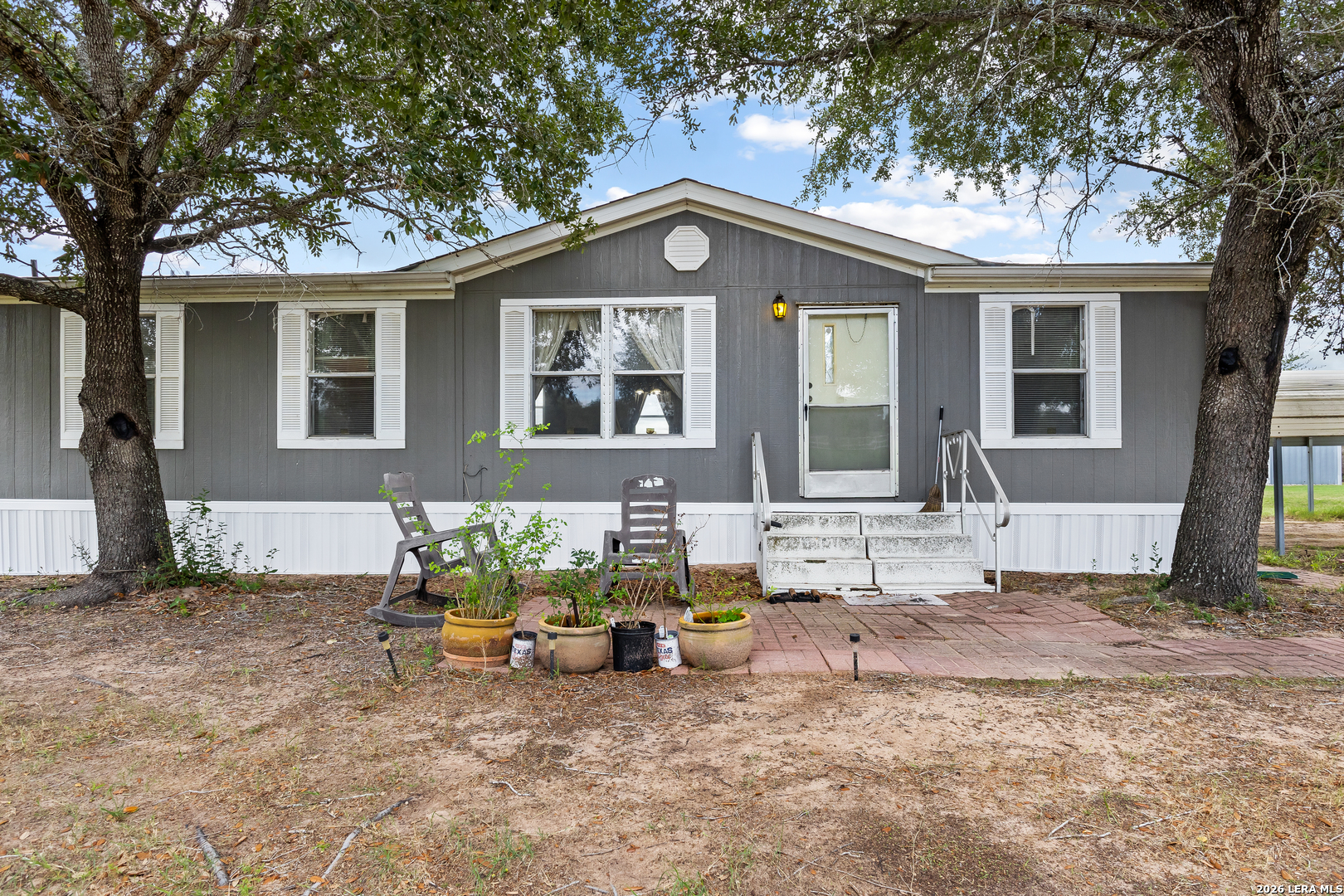 4320 County Road 331 Floresvill TX