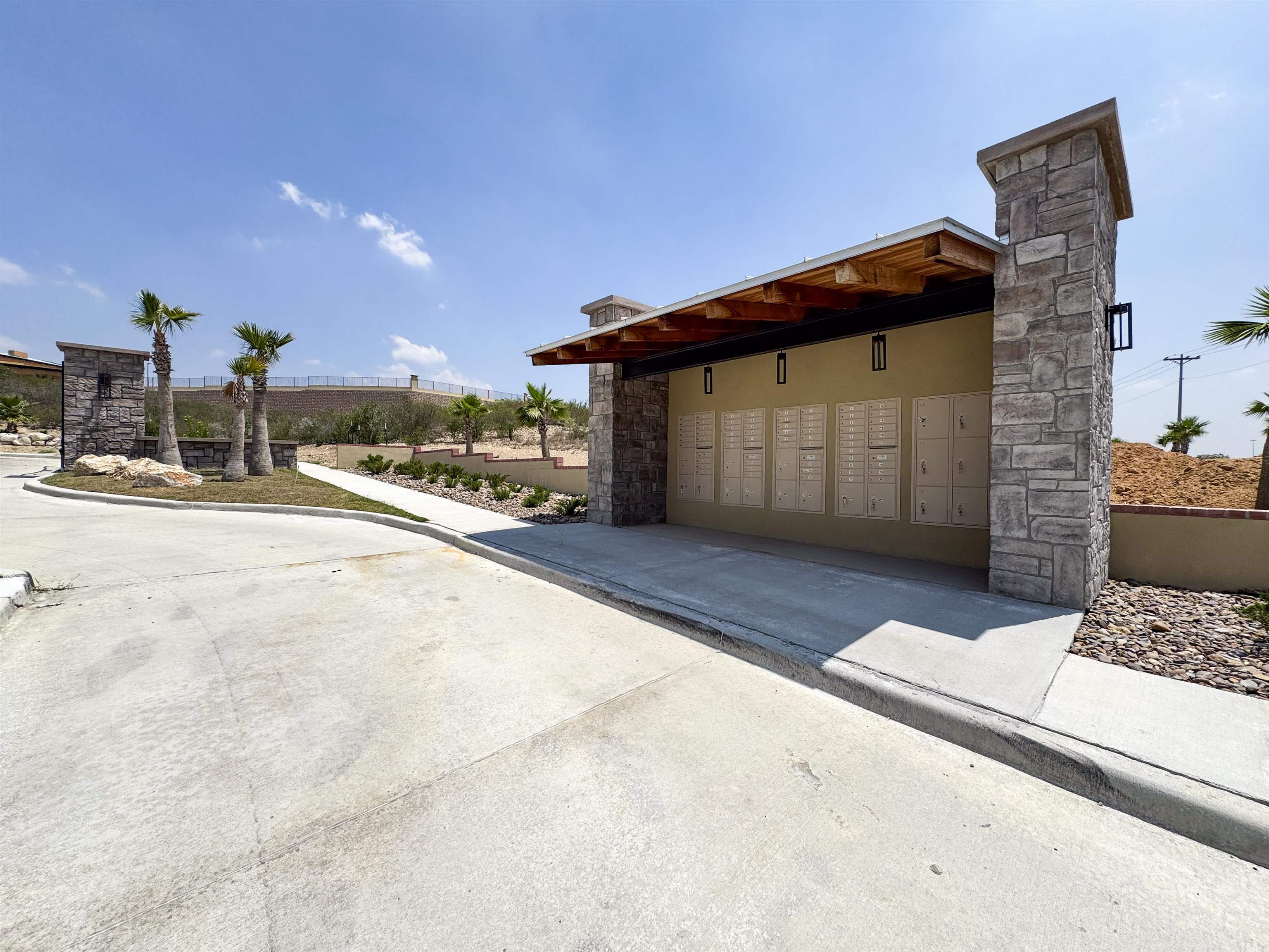 202 Las Palmas Dr.