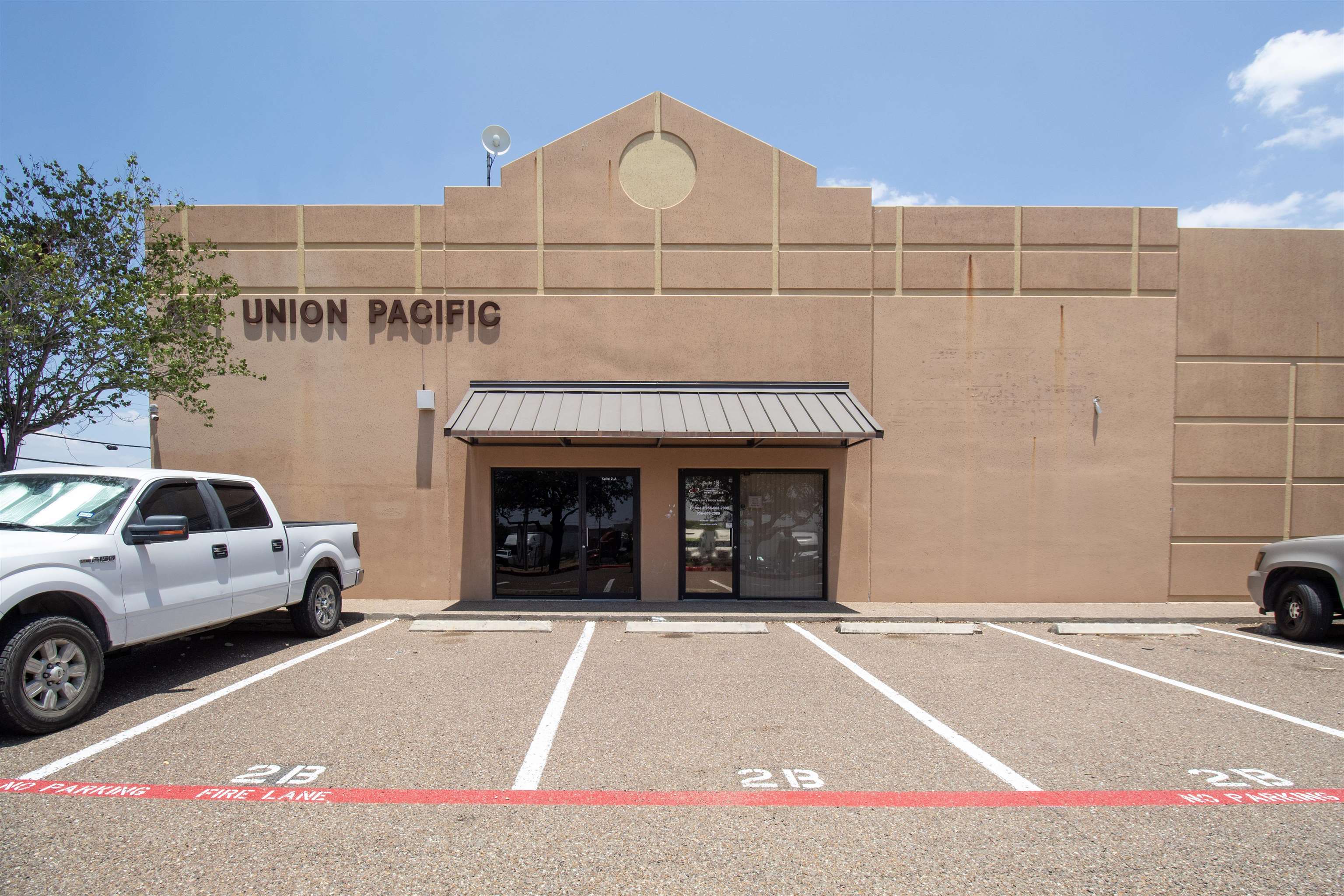 801 Union Pacific Blvd