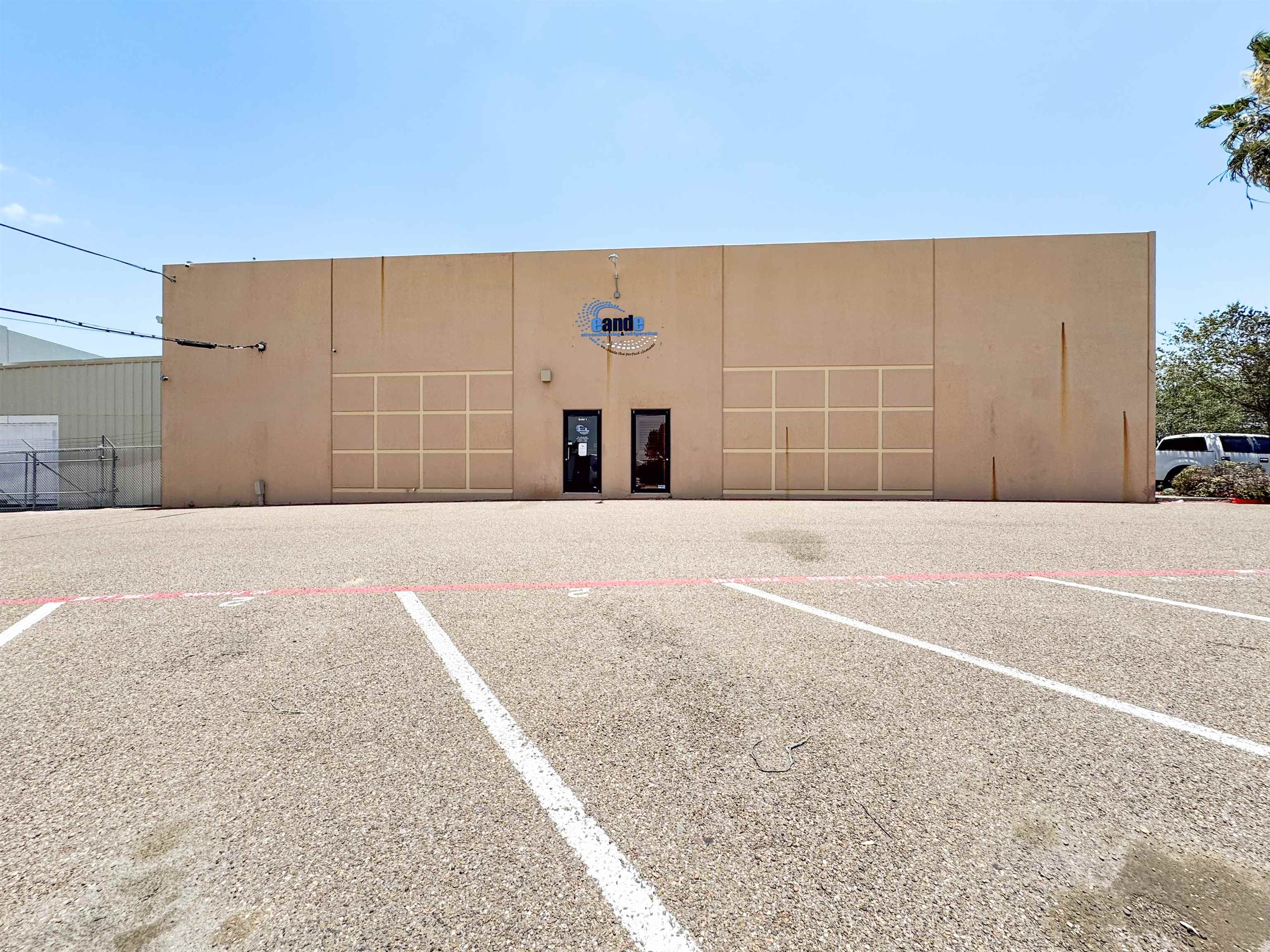 801 Union Pacific Blvd
