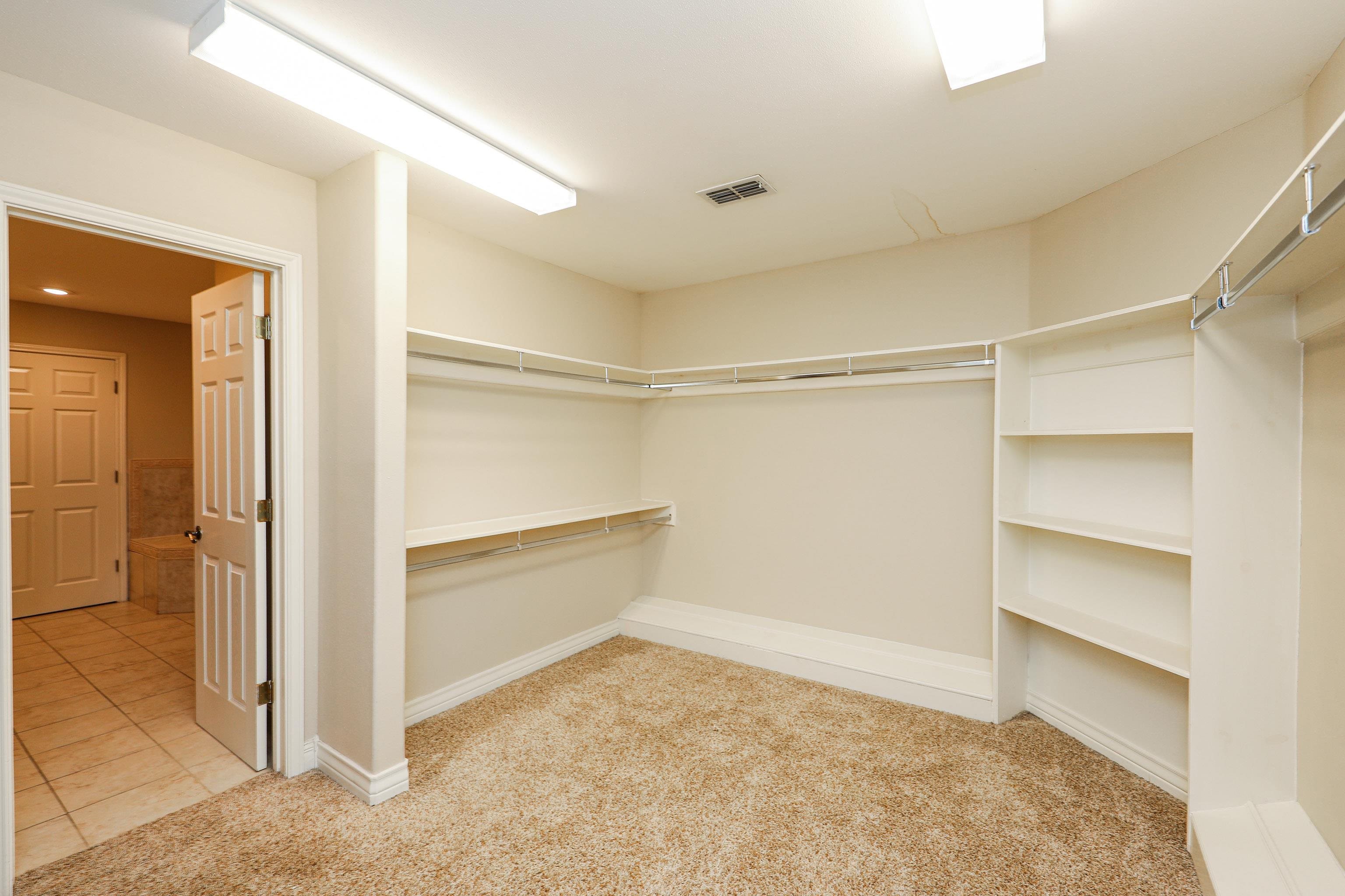 7205 Lake Victoria Rd Unit: 7205