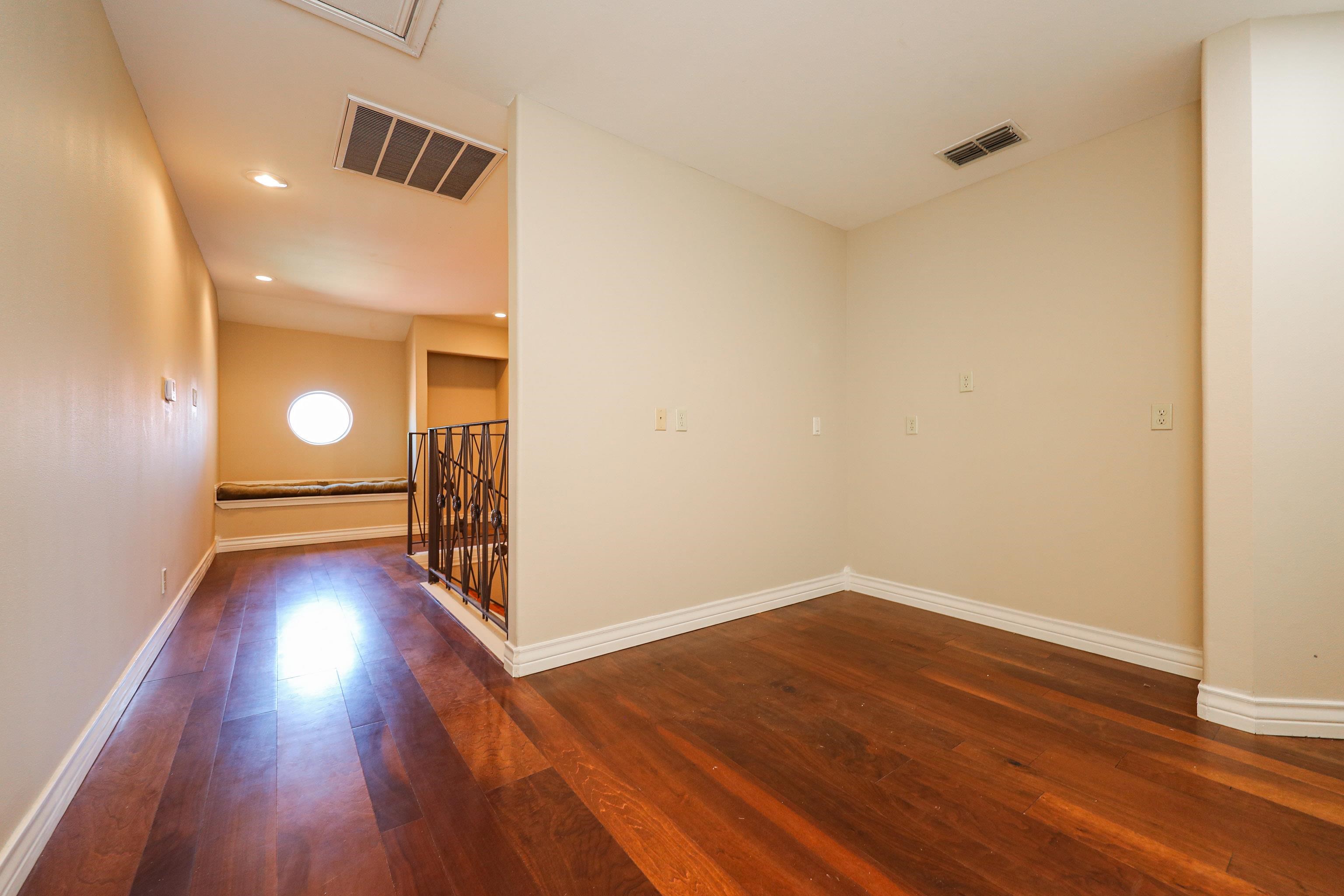 7205 Lake Victoria Rd Unit: 7205