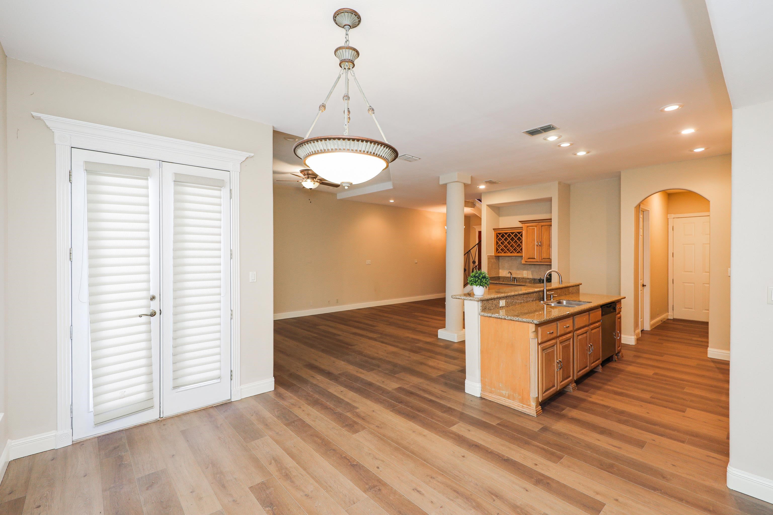 7205 Lake Victoria Rd Unit: 7205