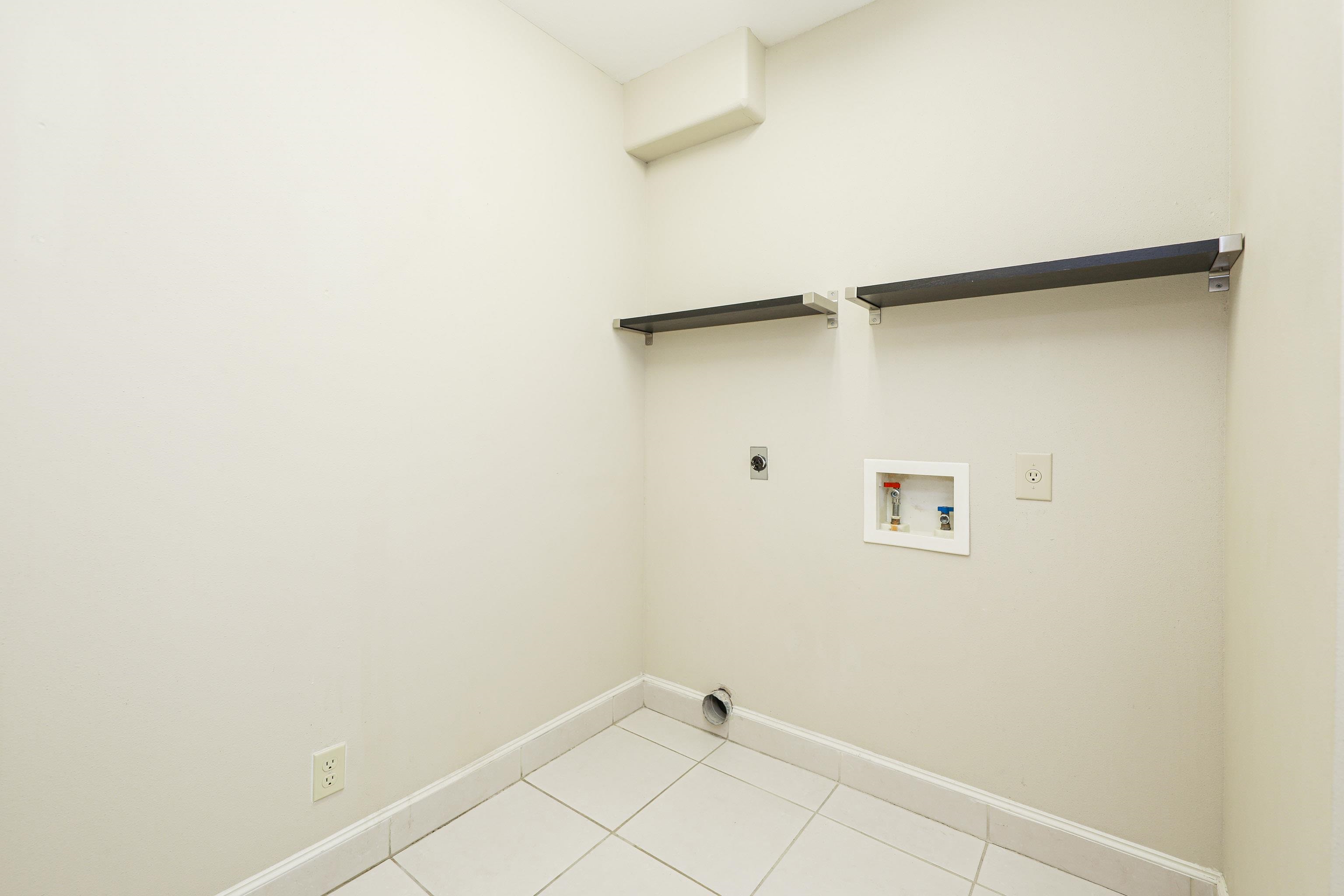 7205 Lake Victoria Rd Unit: 7205