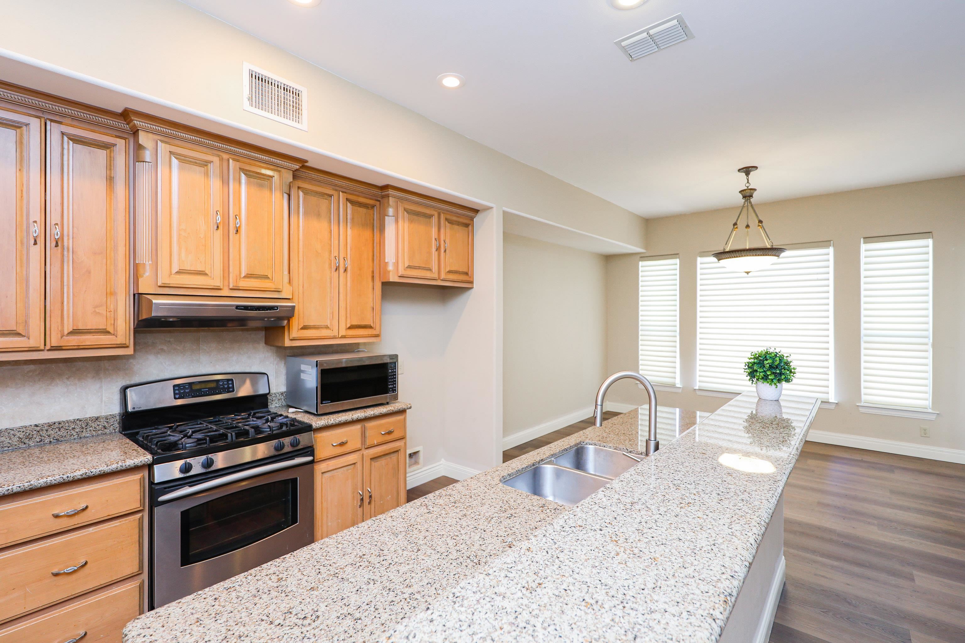 7205 Lake Victoria Rd Unit: 7205