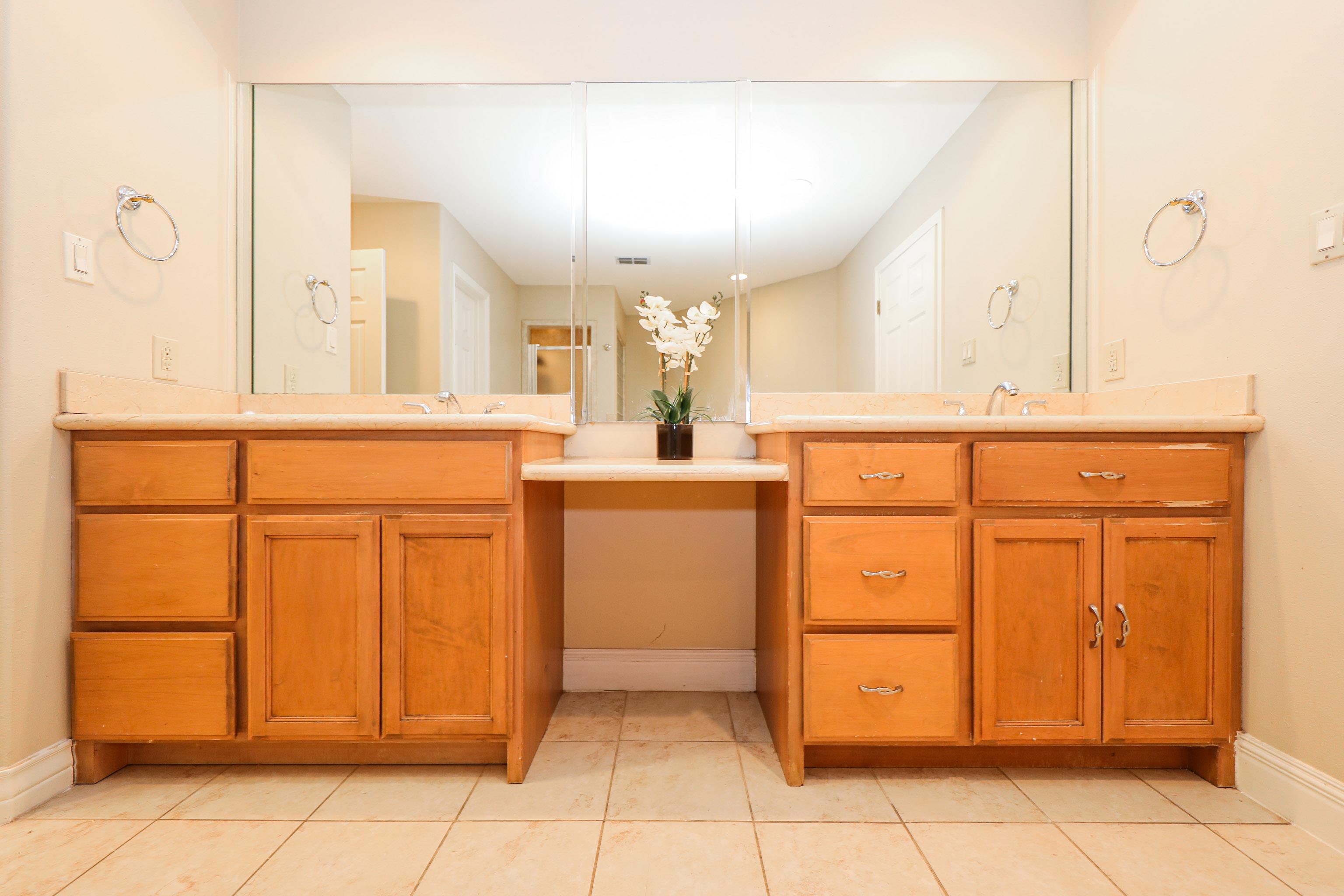 7205 Lake Victoria Rd Unit: 7205