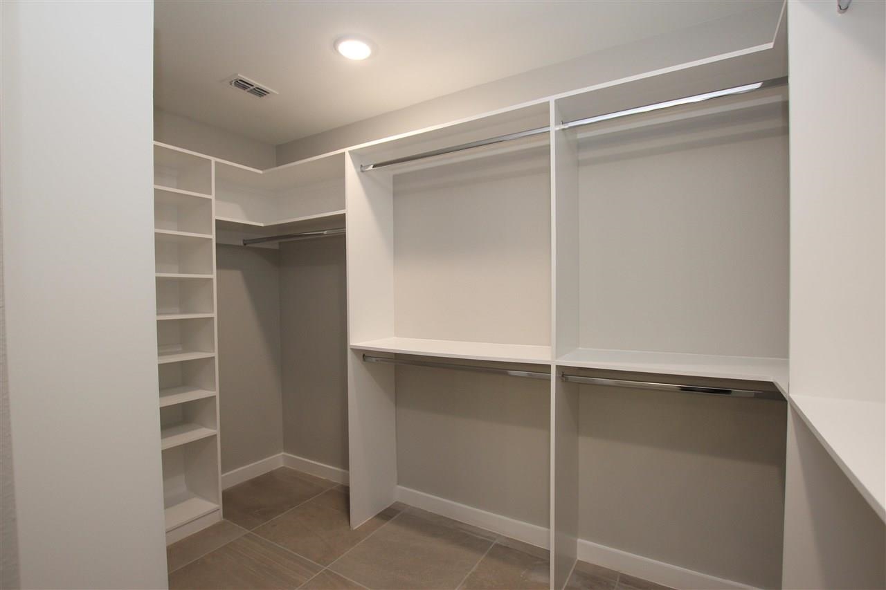 1011 La Muralla St