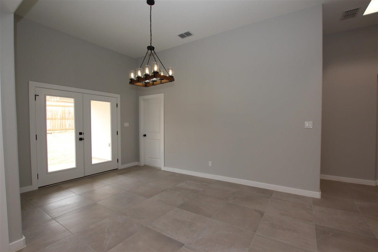 1011 La Muralla St