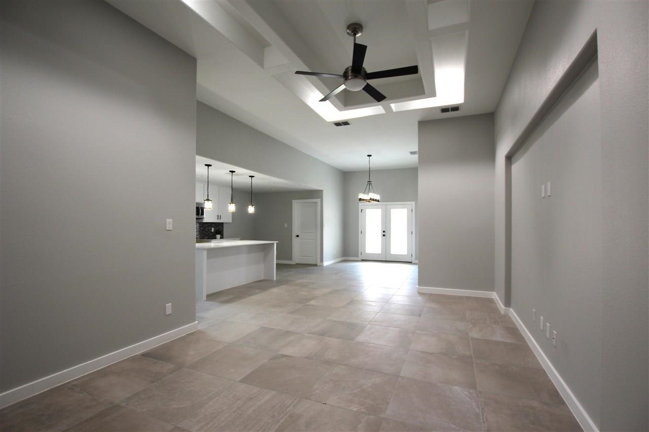1011 La Muralla St