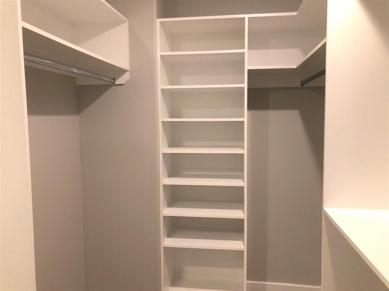 1011 La Muralla St