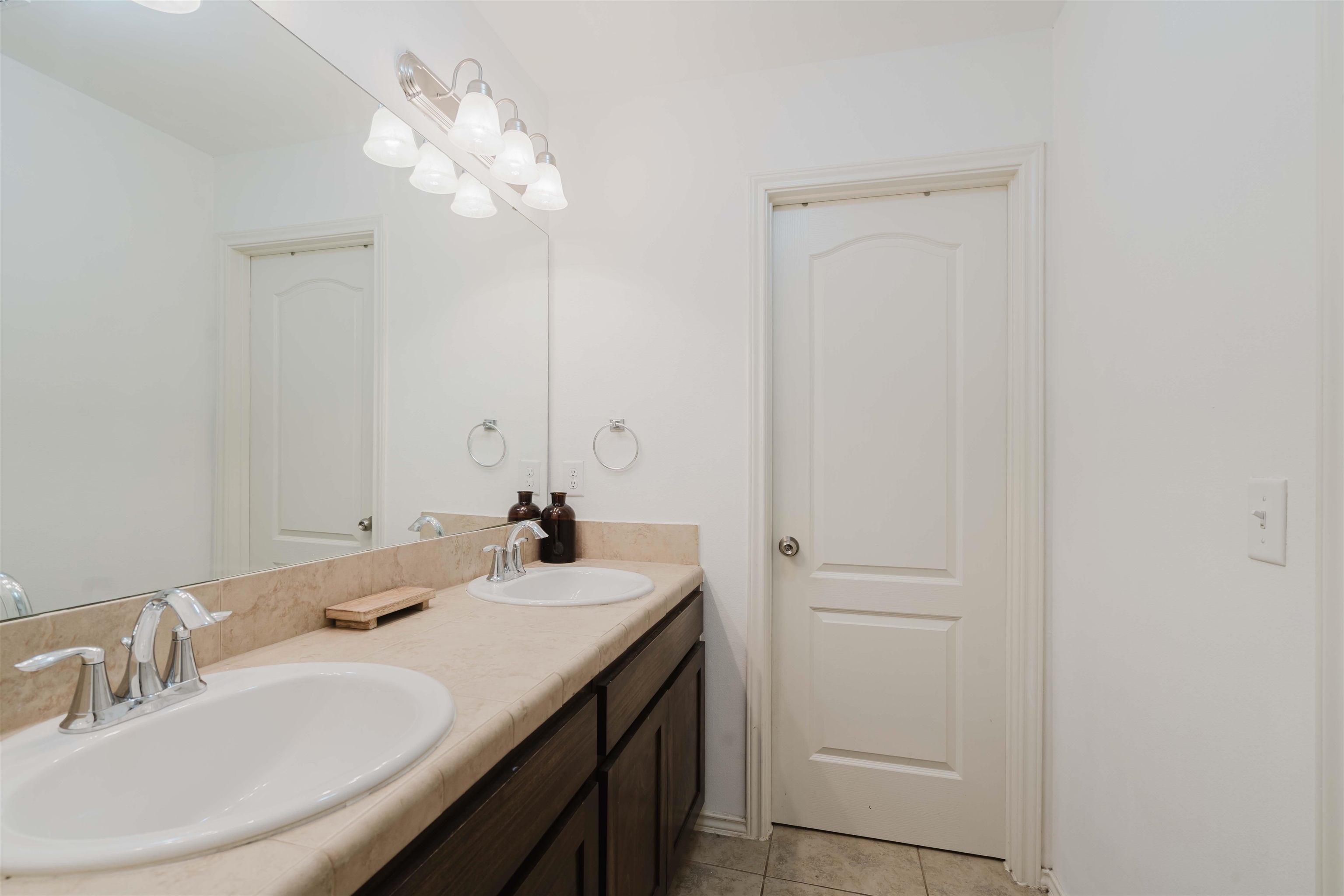 5704 Montevista Dr. Unit: 5704