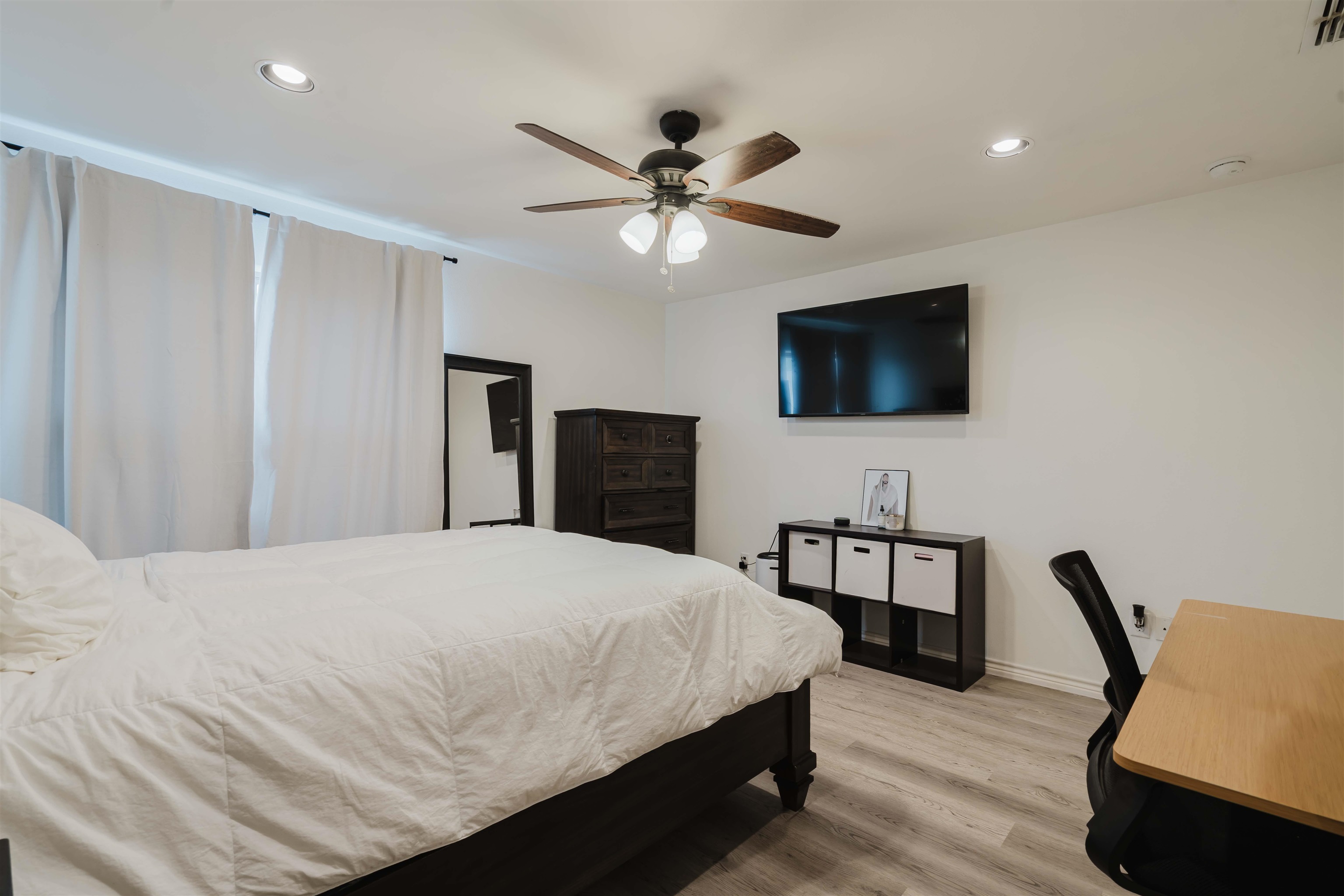 5704 Montevista Dr. Unit: 5704