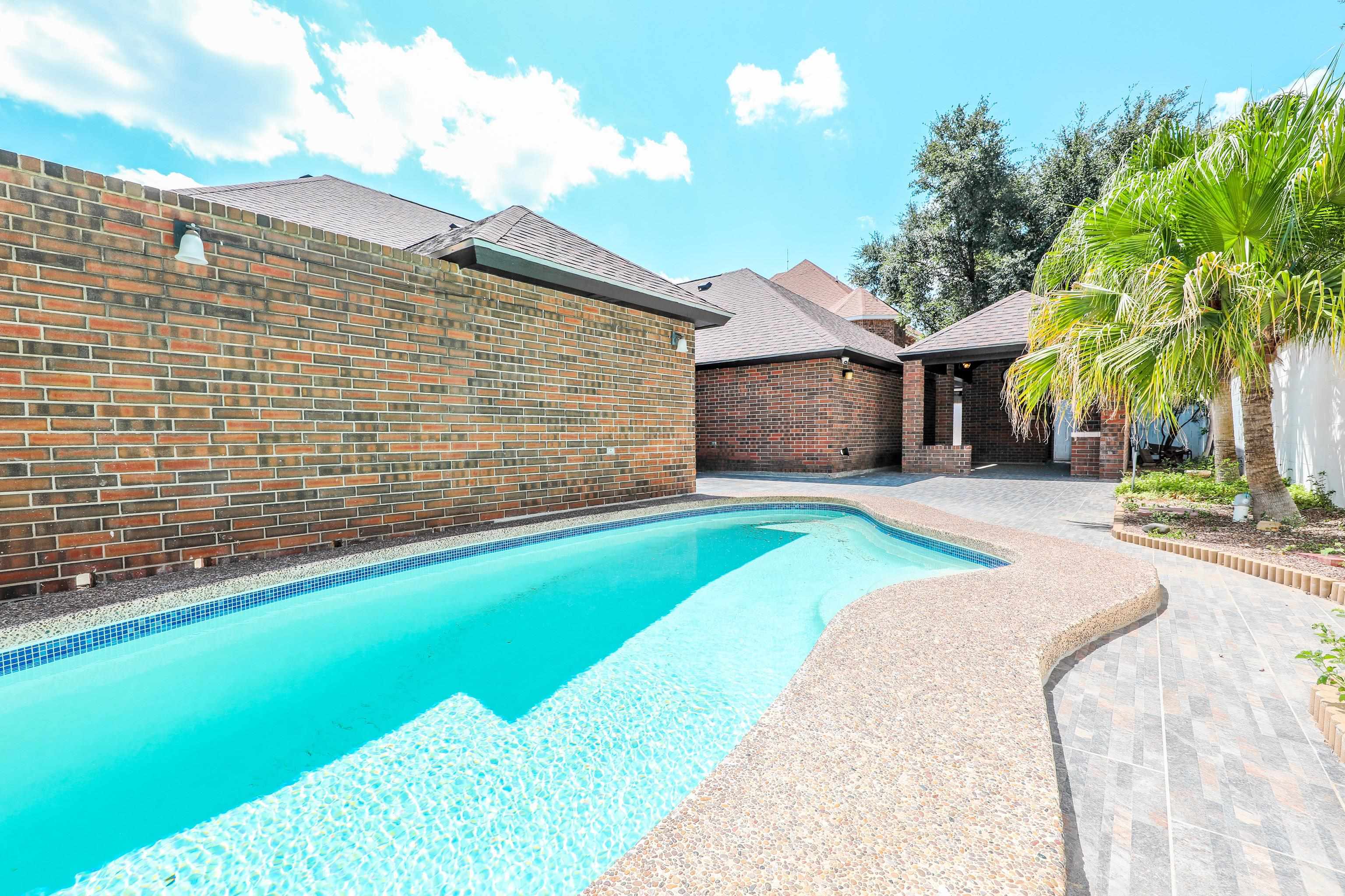 1010 Faldo Dr