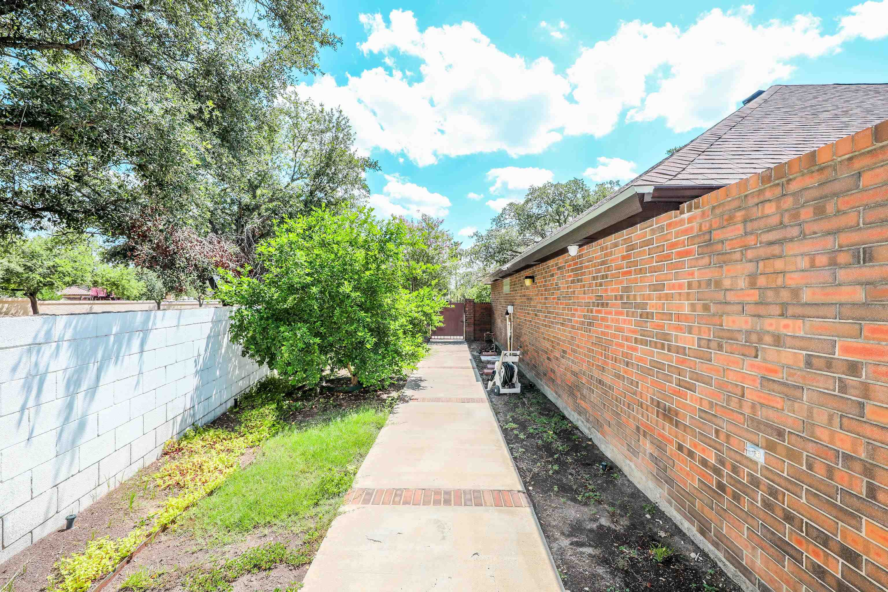 1010 Faldo Dr