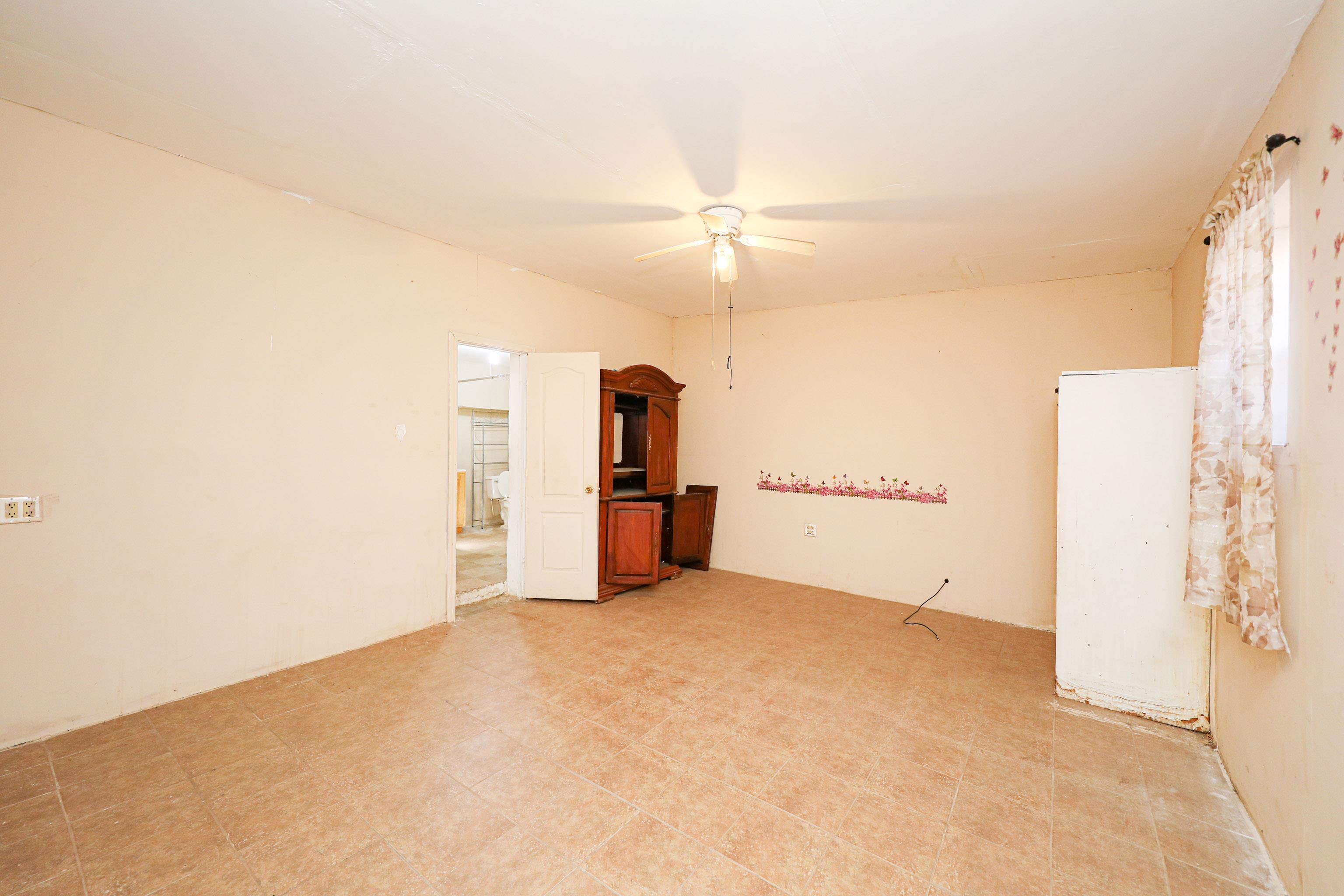 318 W Travis St