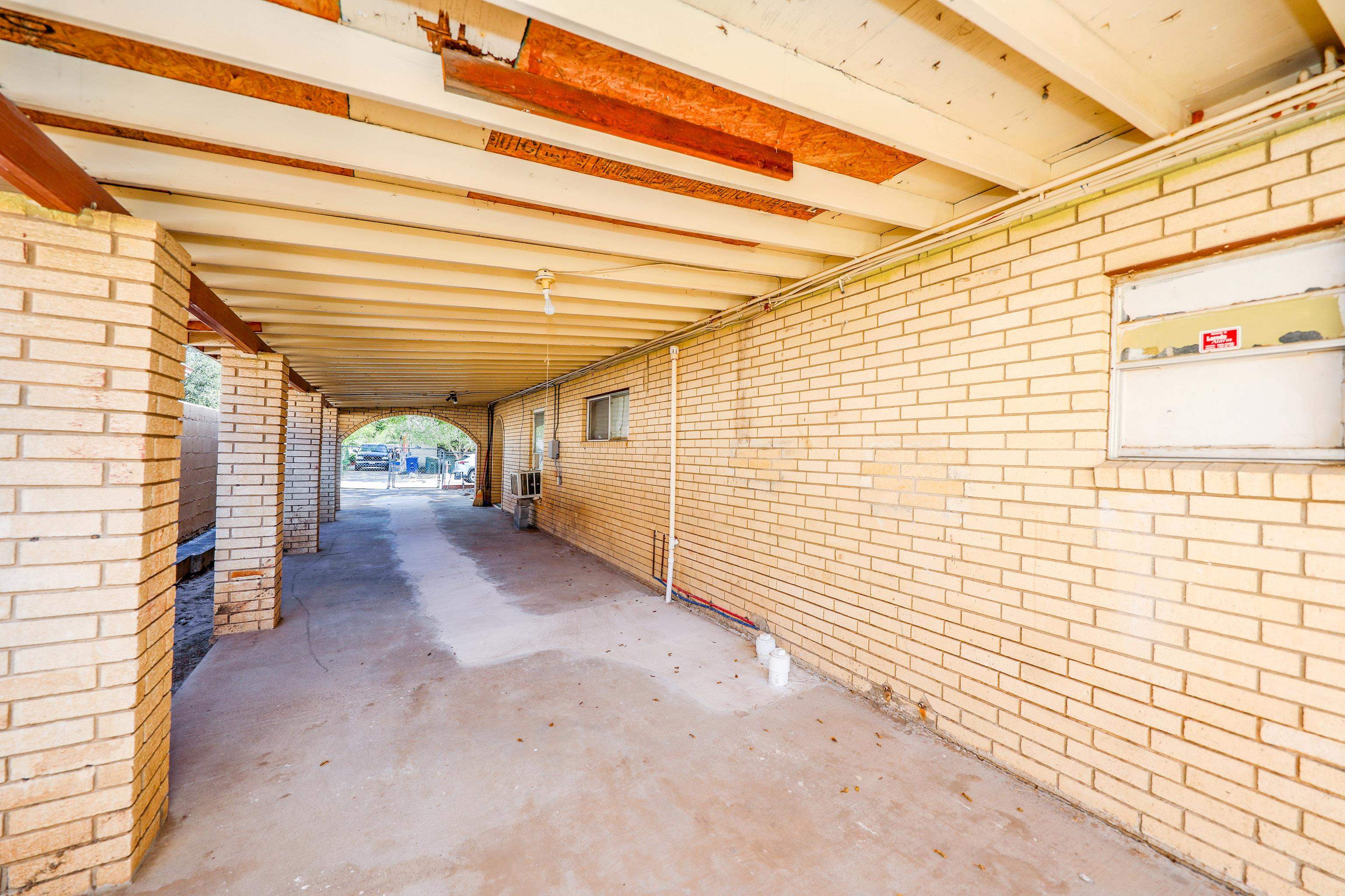 318 W Travis St
