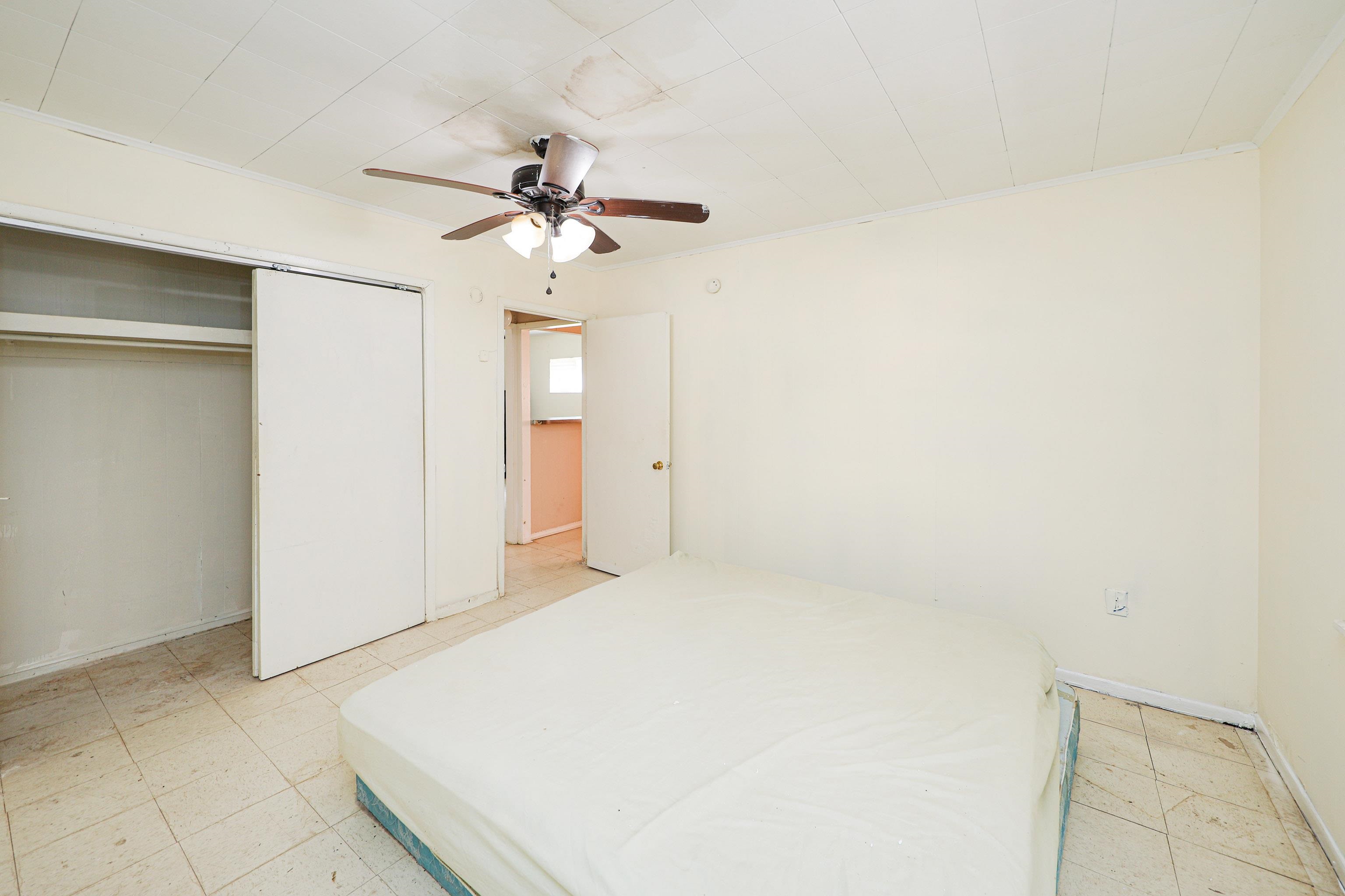 318 W Travis St