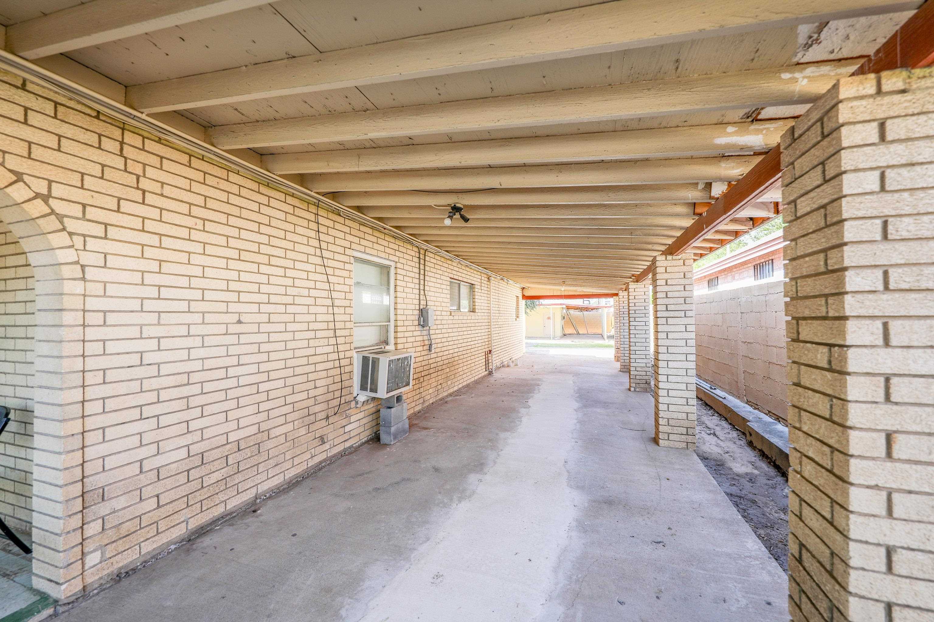 318 W Travis St