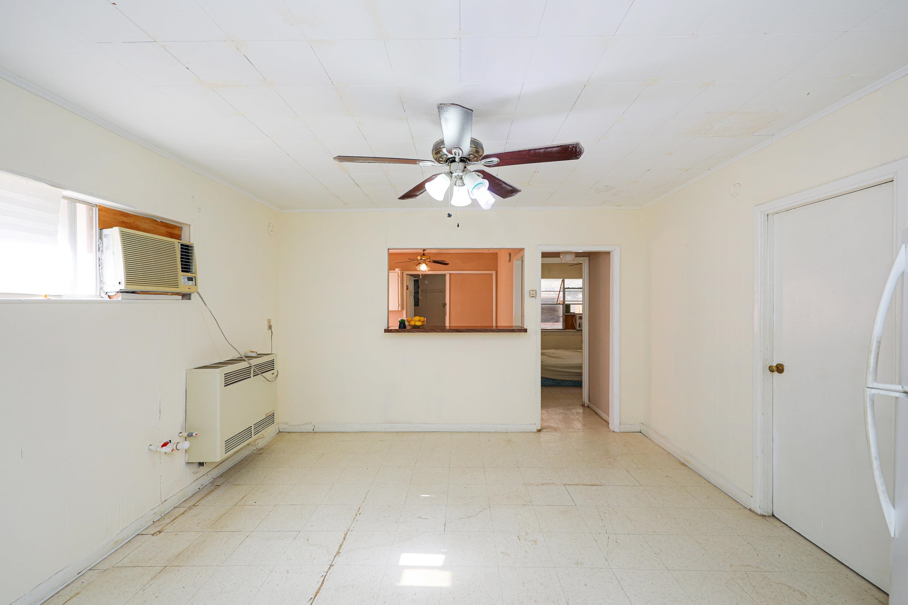 318 W Travis St
