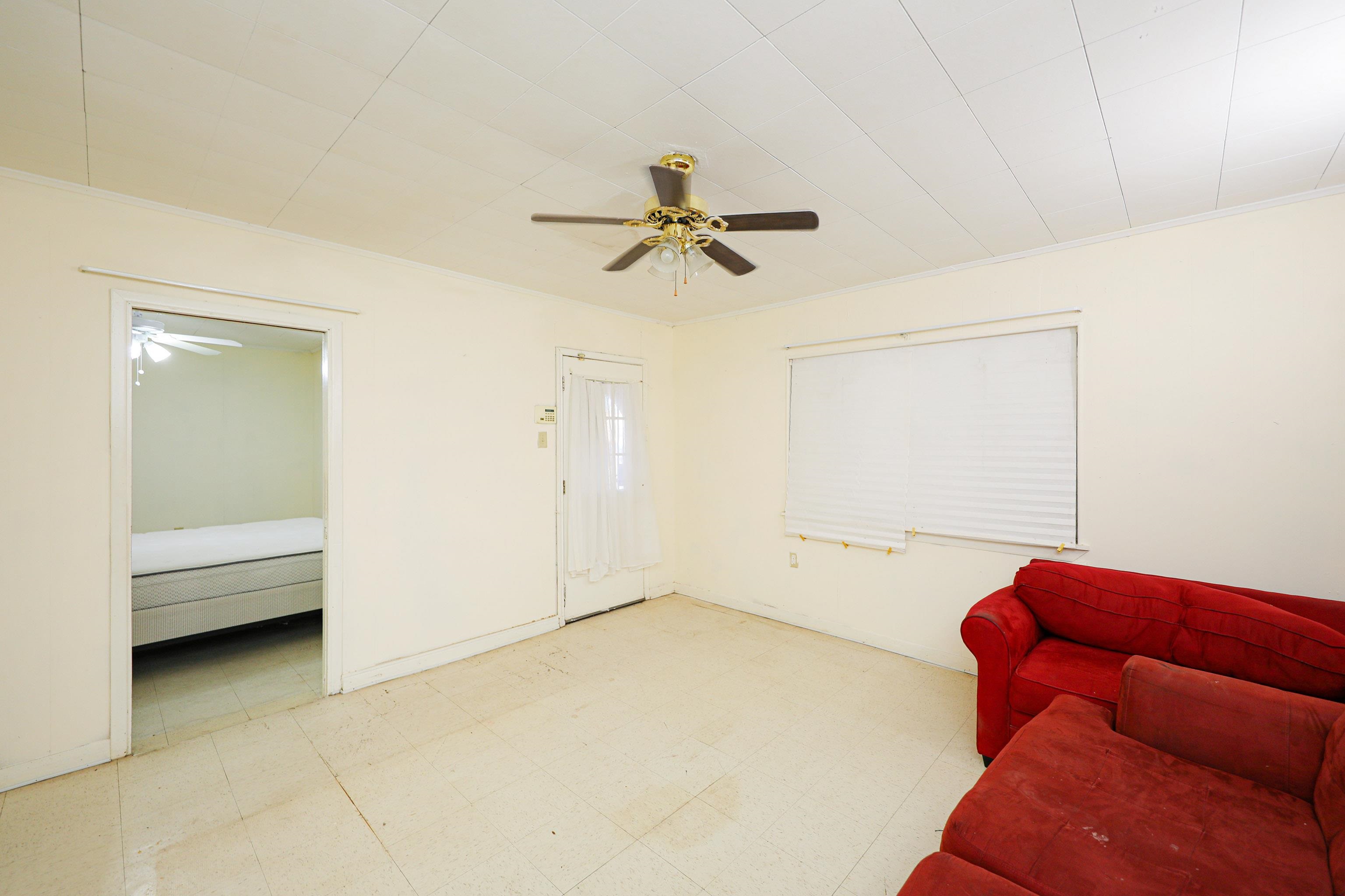 318 W Travis St