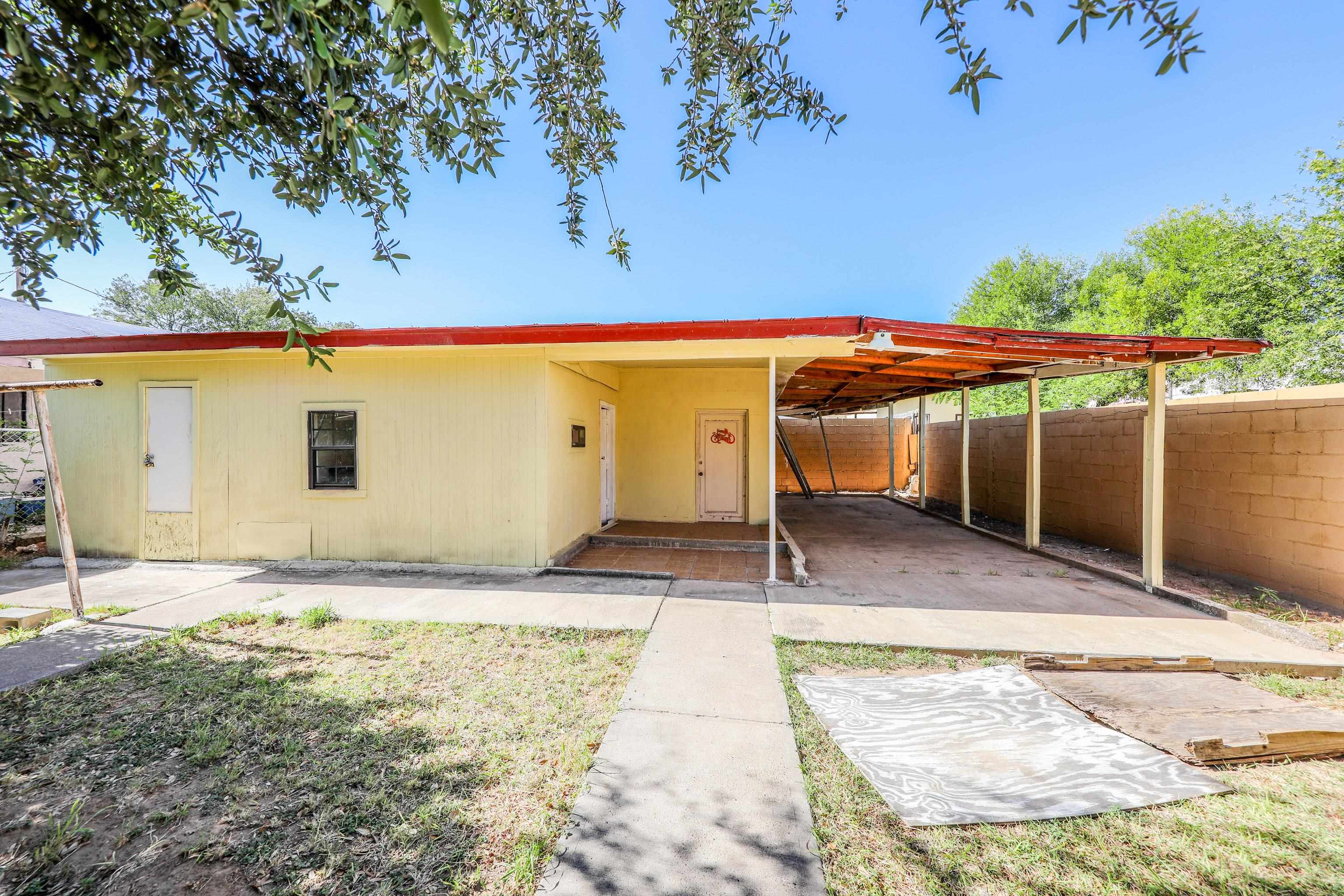 318 W Travis St