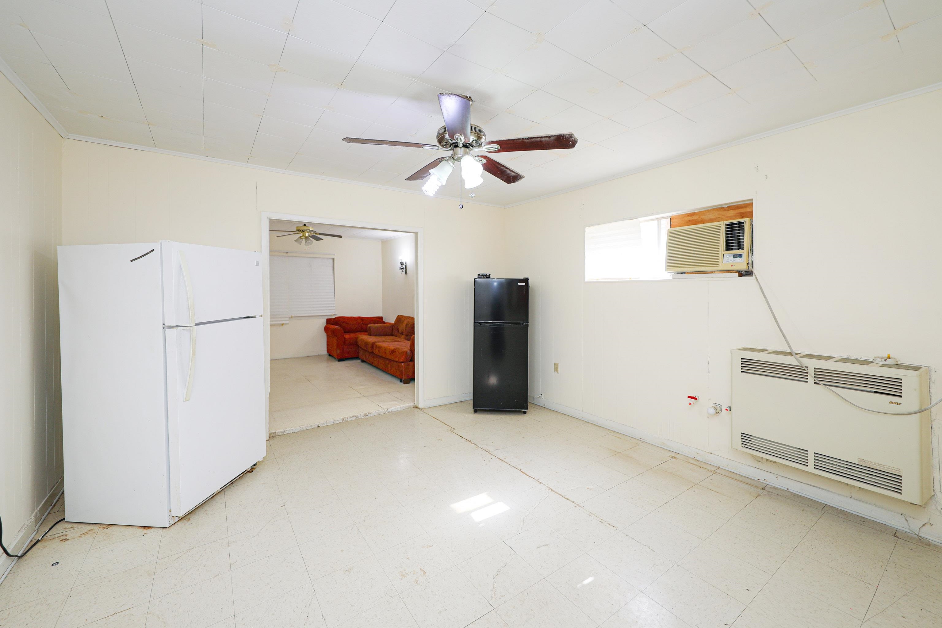 318 W Travis St