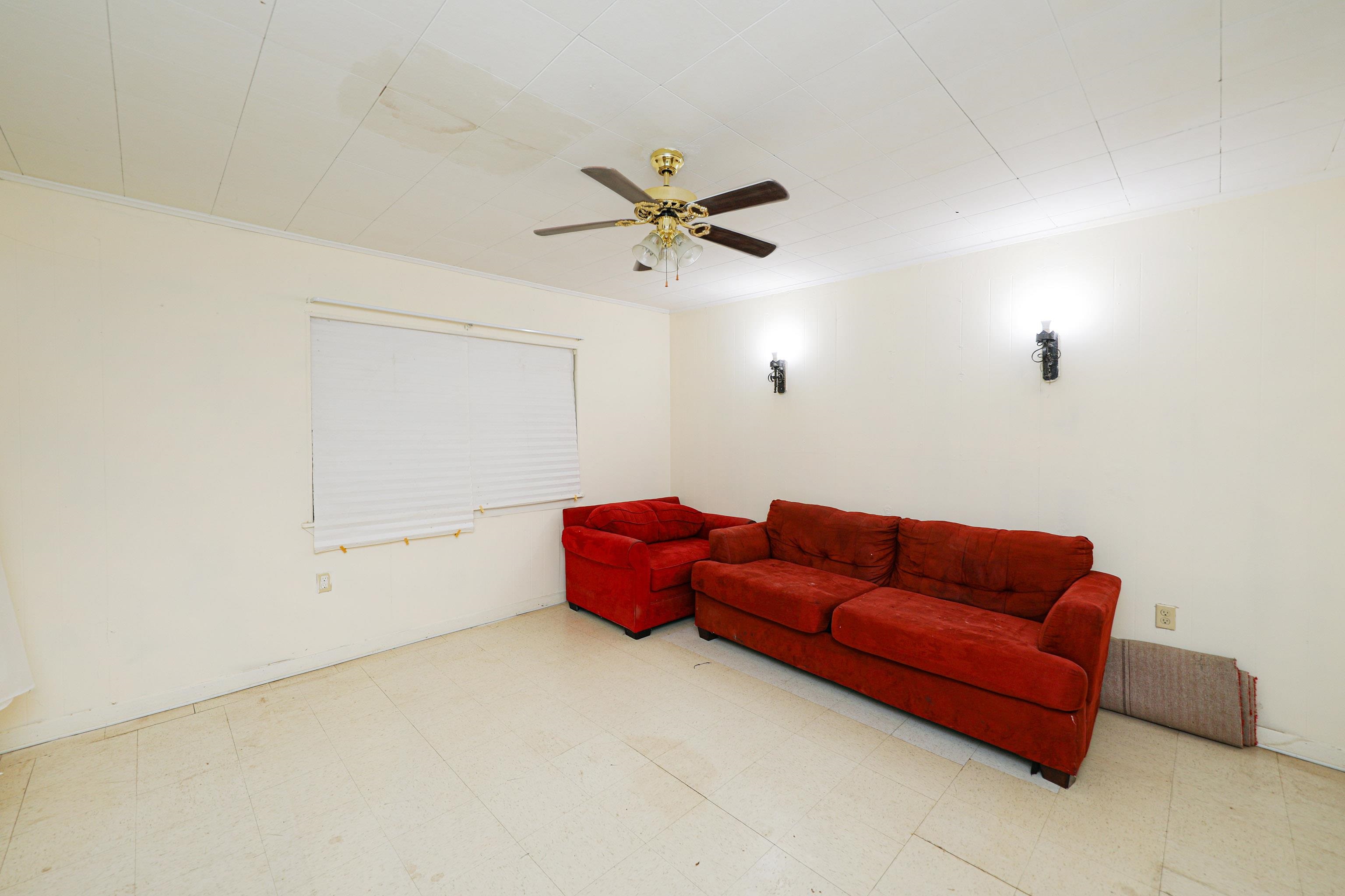 318 W Travis St