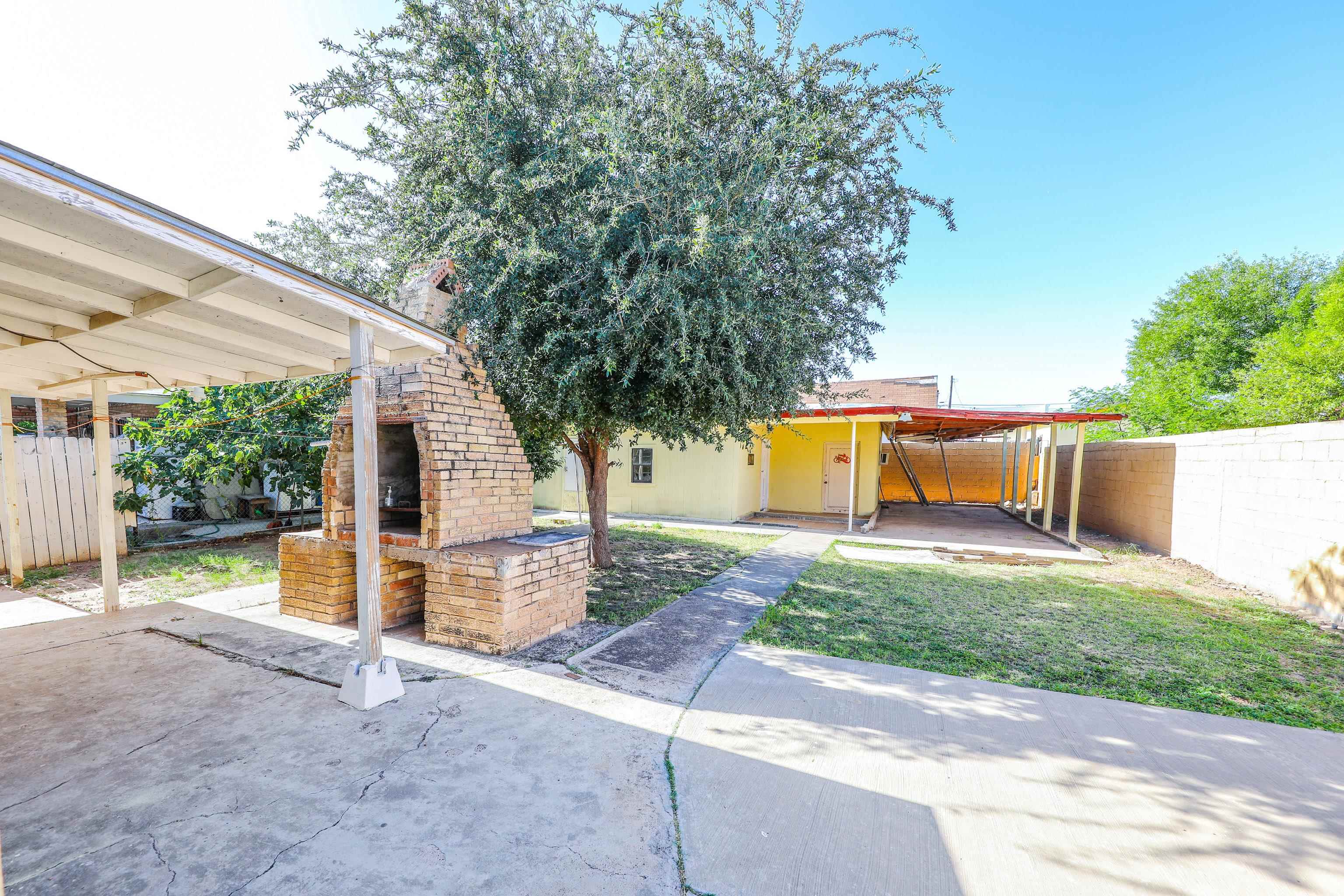 318 W Travis St