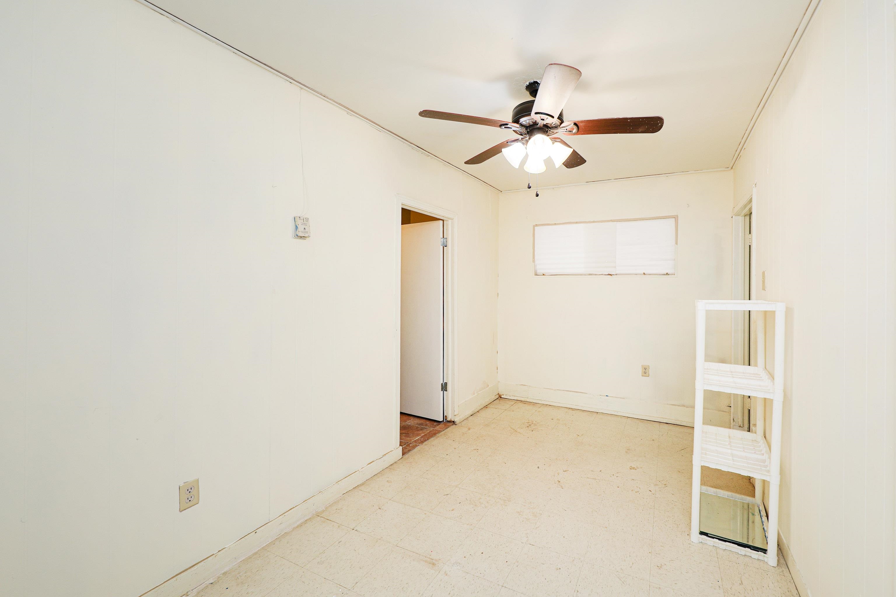 318 W Travis St