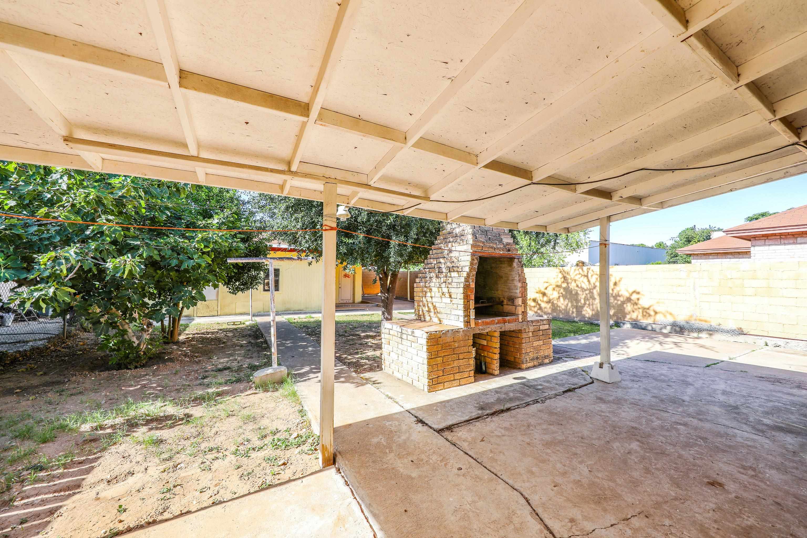 318 W Travis St