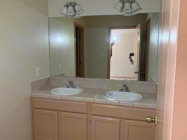 704 Lapis Ln