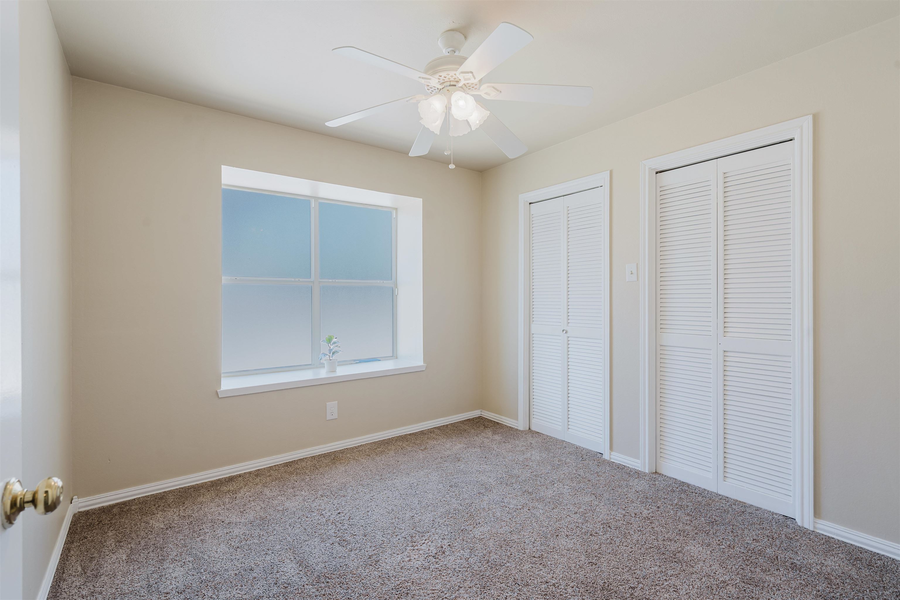 8902 Navajo Ln