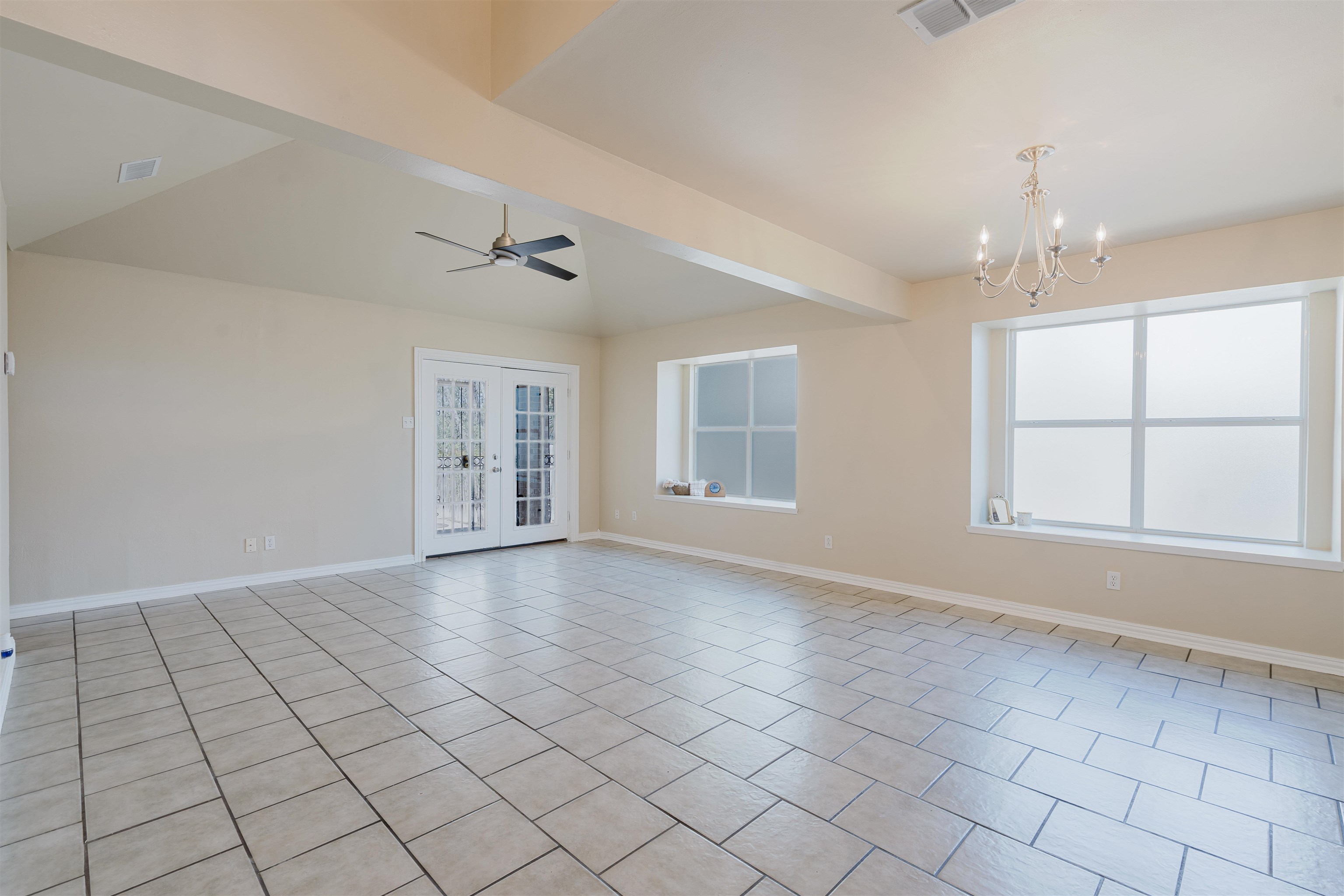 8902 Navajo Ln