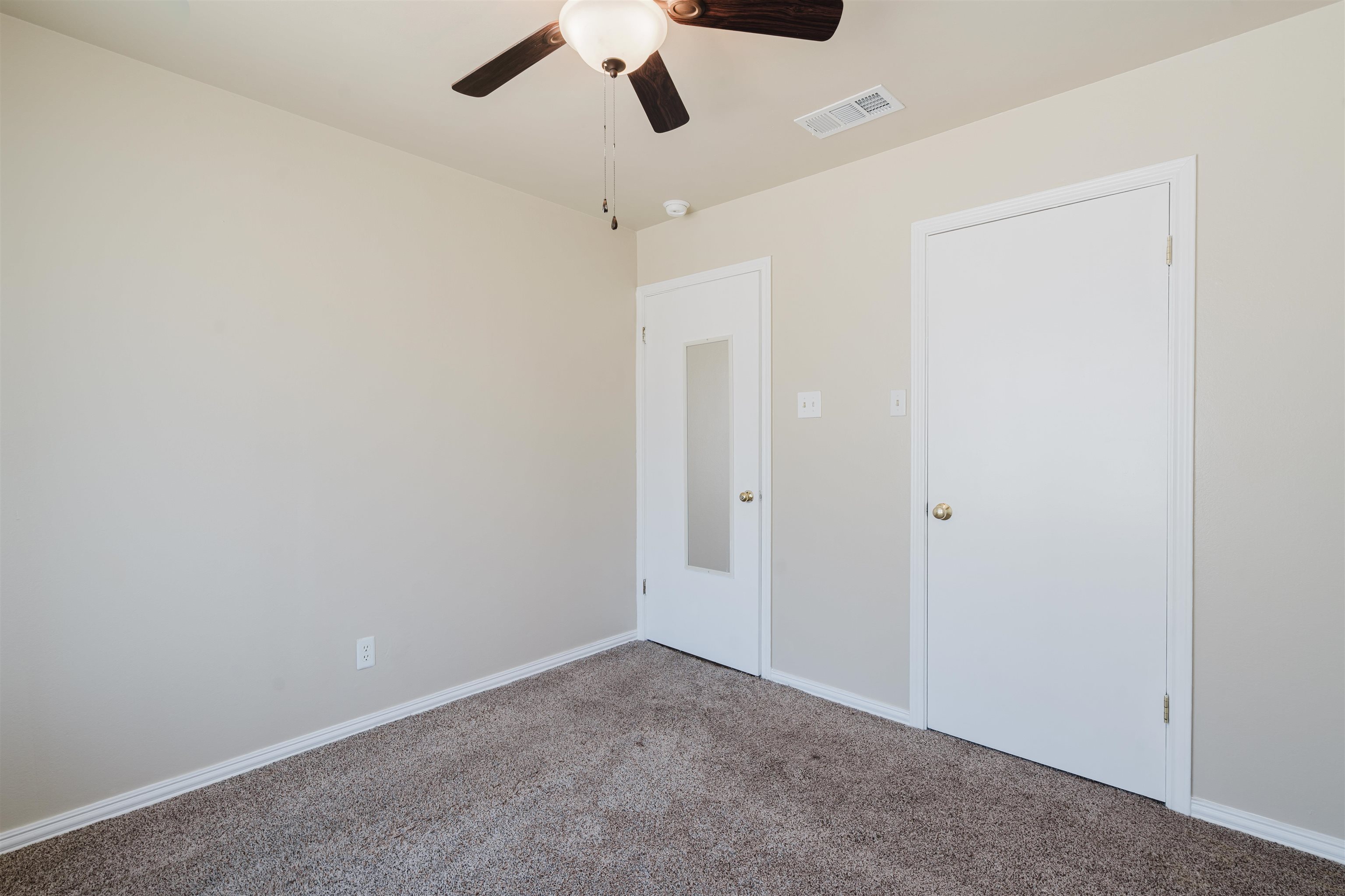 8902 Navajo Ln