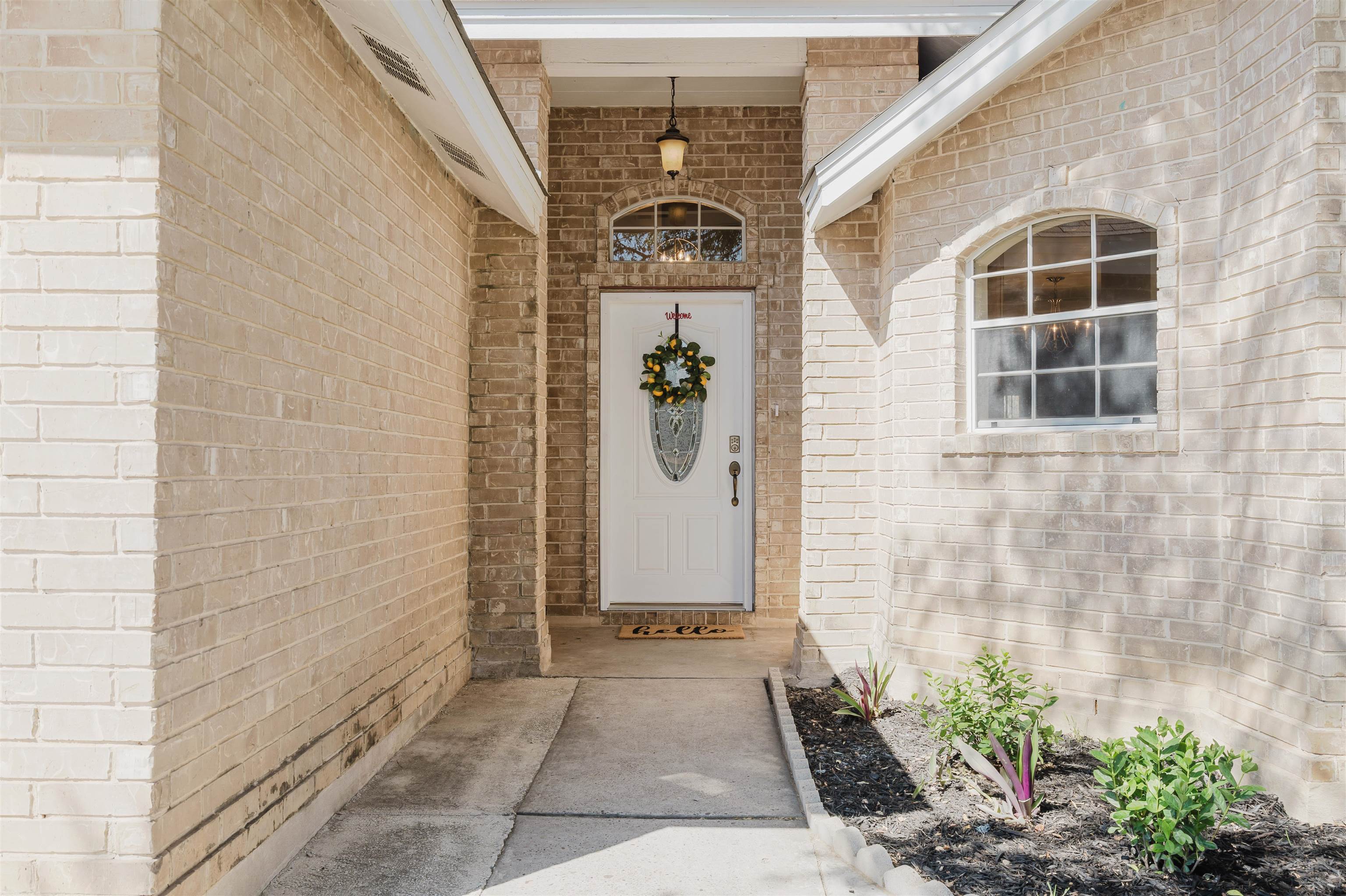8902 Navajo Ln