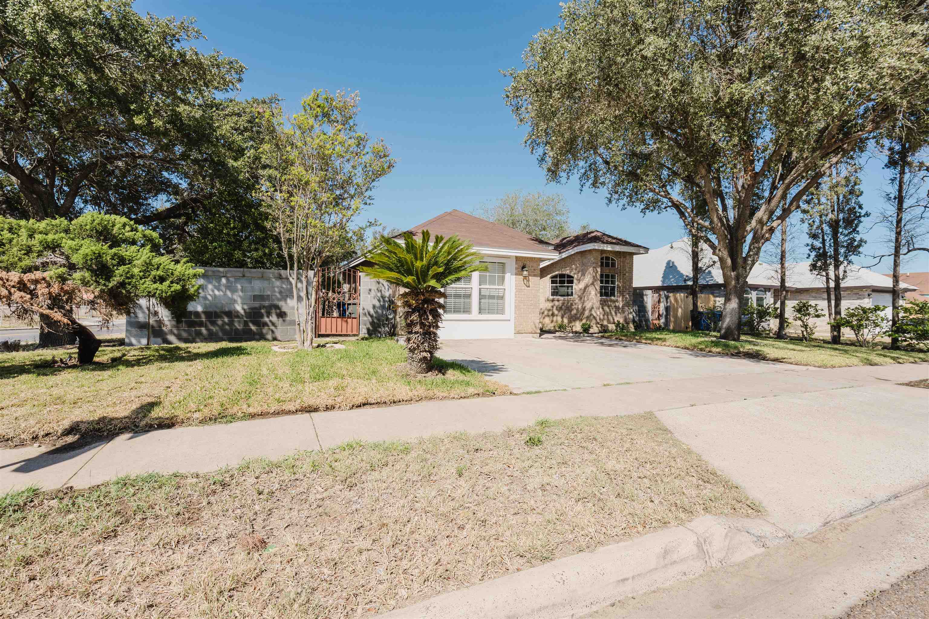 8902 Navajo Ln