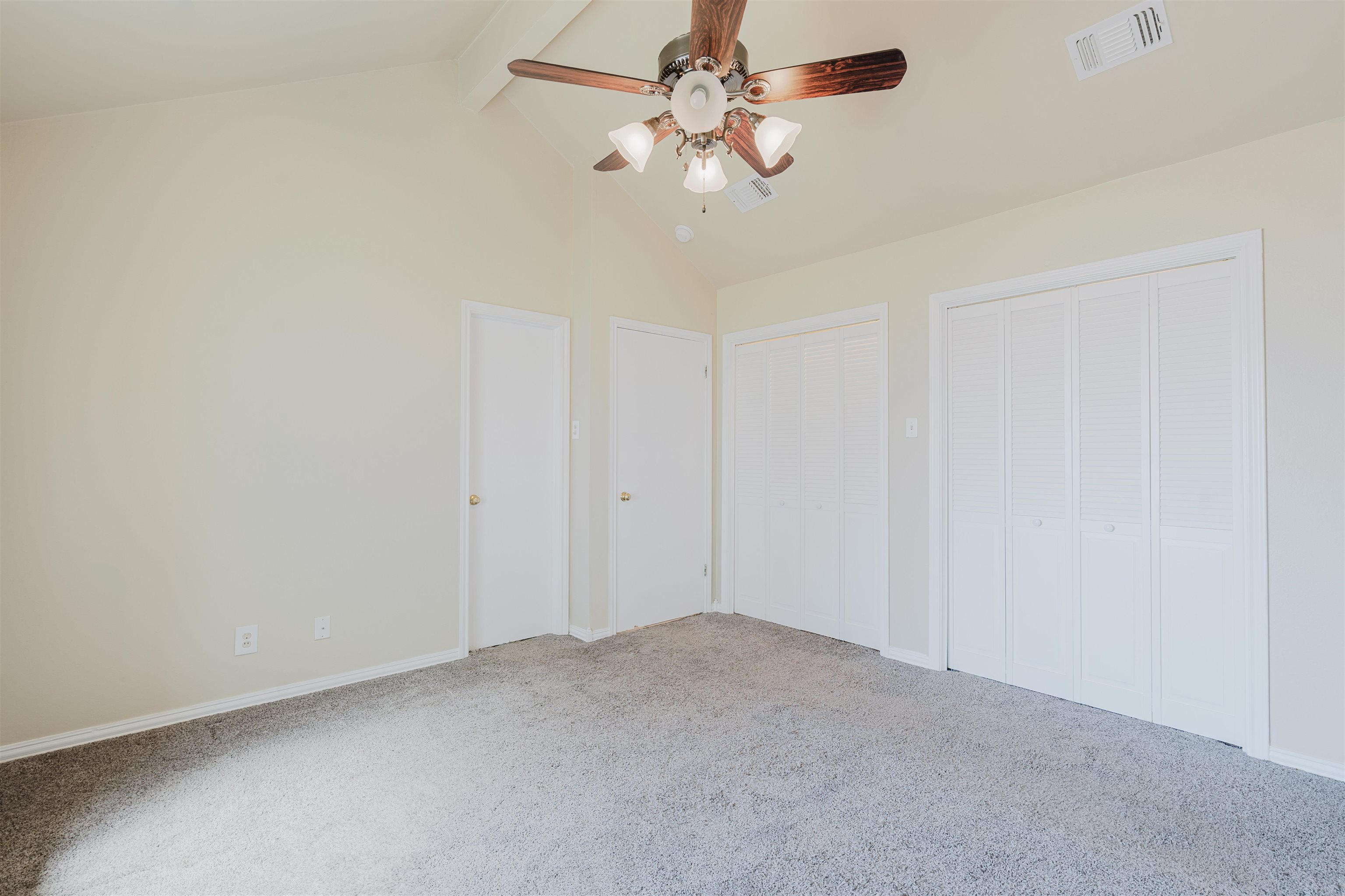 8902 Navajo Ln